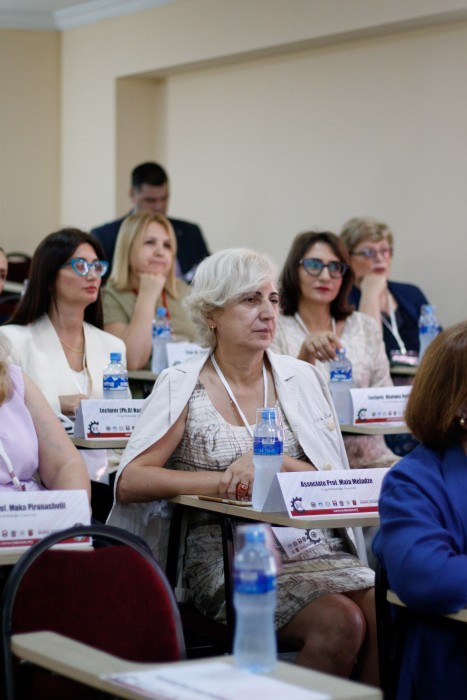 დავით გაბაიძე სოციალურ მეცნიერებებში დებატების თემაზე გამართულ მე-15 საერთაშორისო კონგრესში მონაწილეობდა