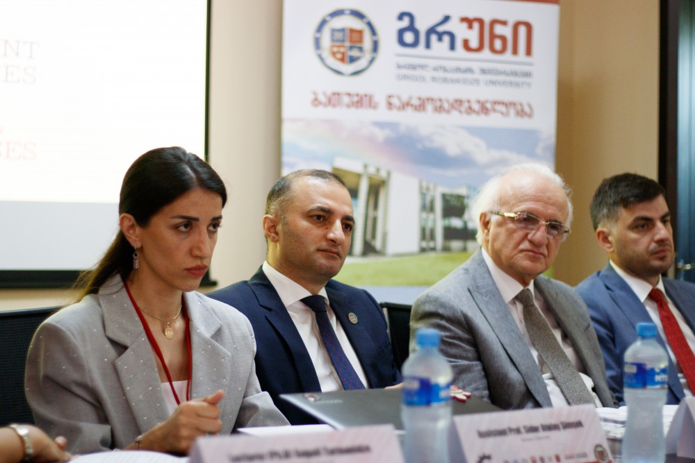 დავით გაბაიძე სოციალურ მეცნიერებებში დებატების თემაზე გამართულ მე-15 საერთაშორისო კონგრესში მონაწილეობდა