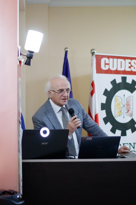 დავით გაბაიძე სოციალურ მეცნიერებებში დებატების თემაზე გამართულ მე-15 საერთაშორისო კონგრესში მონაწილეობდა