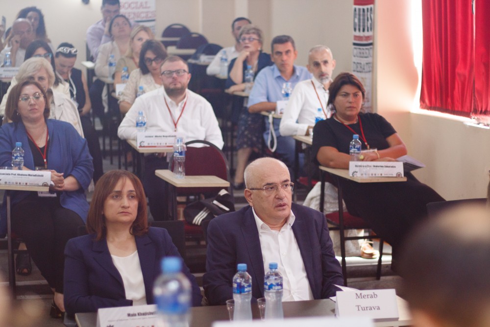 დავით გაბაიძე სოციალურ მეცნიერებებში დებატების თემაზე გამართულ მე-15 საერთაშორისო კონგრესში მონაწილეობდა