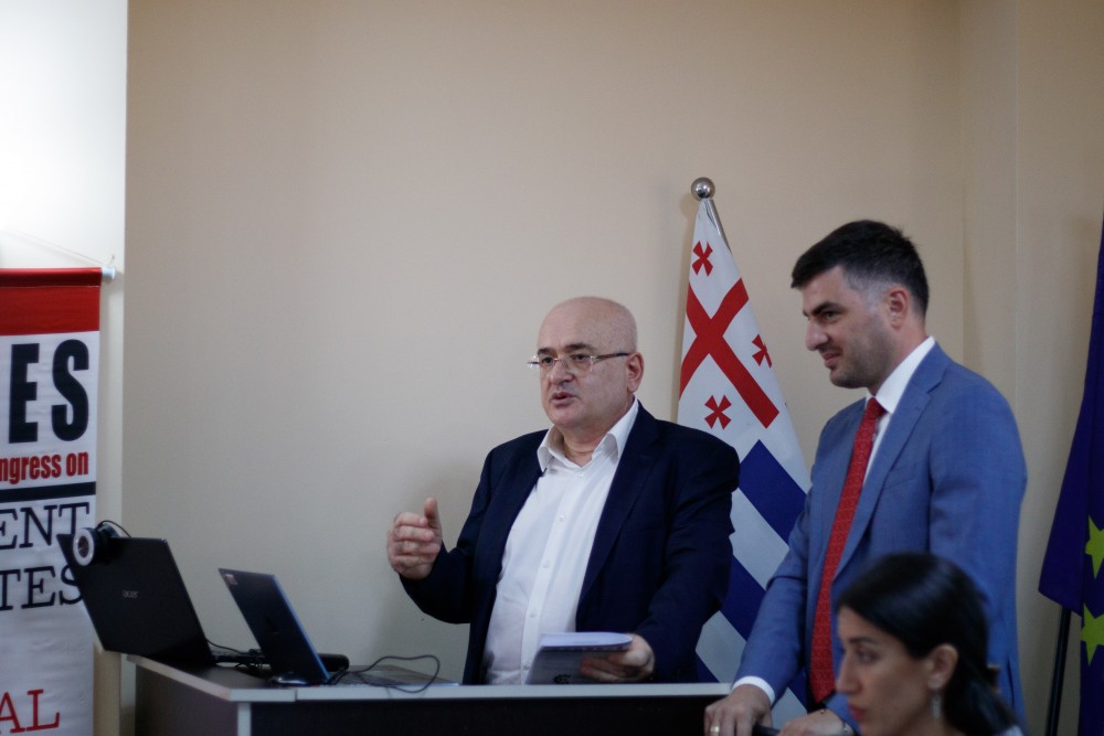 დავით გაბაიძე სოციალურ მეცნიერებებში დებატების თემაზე გამართულ მე-15 საერთაშორისო კონგრესში მონაწილეობდა