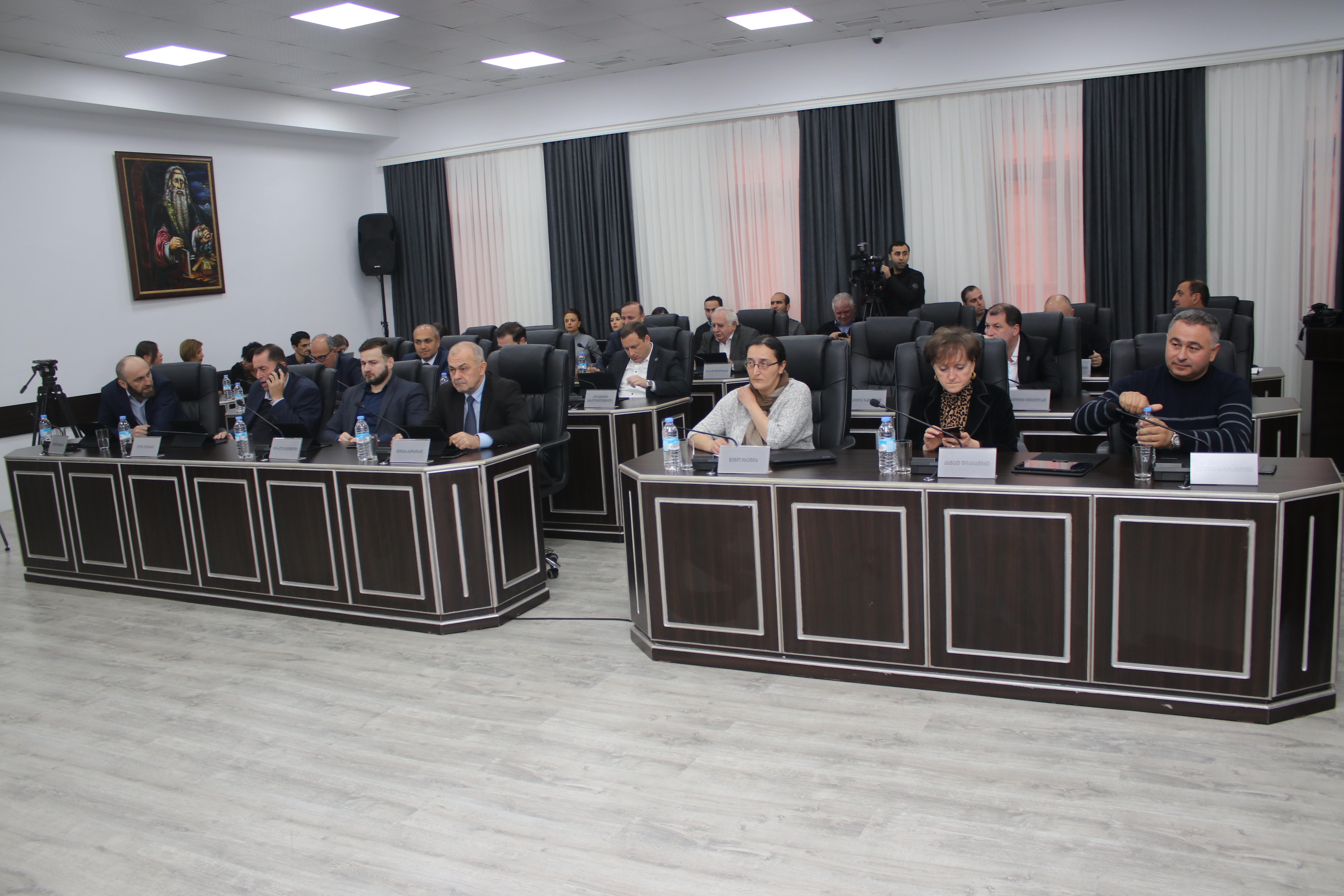 უმაღლეს საბჭოში პლენარული სხდომა დასრულდა