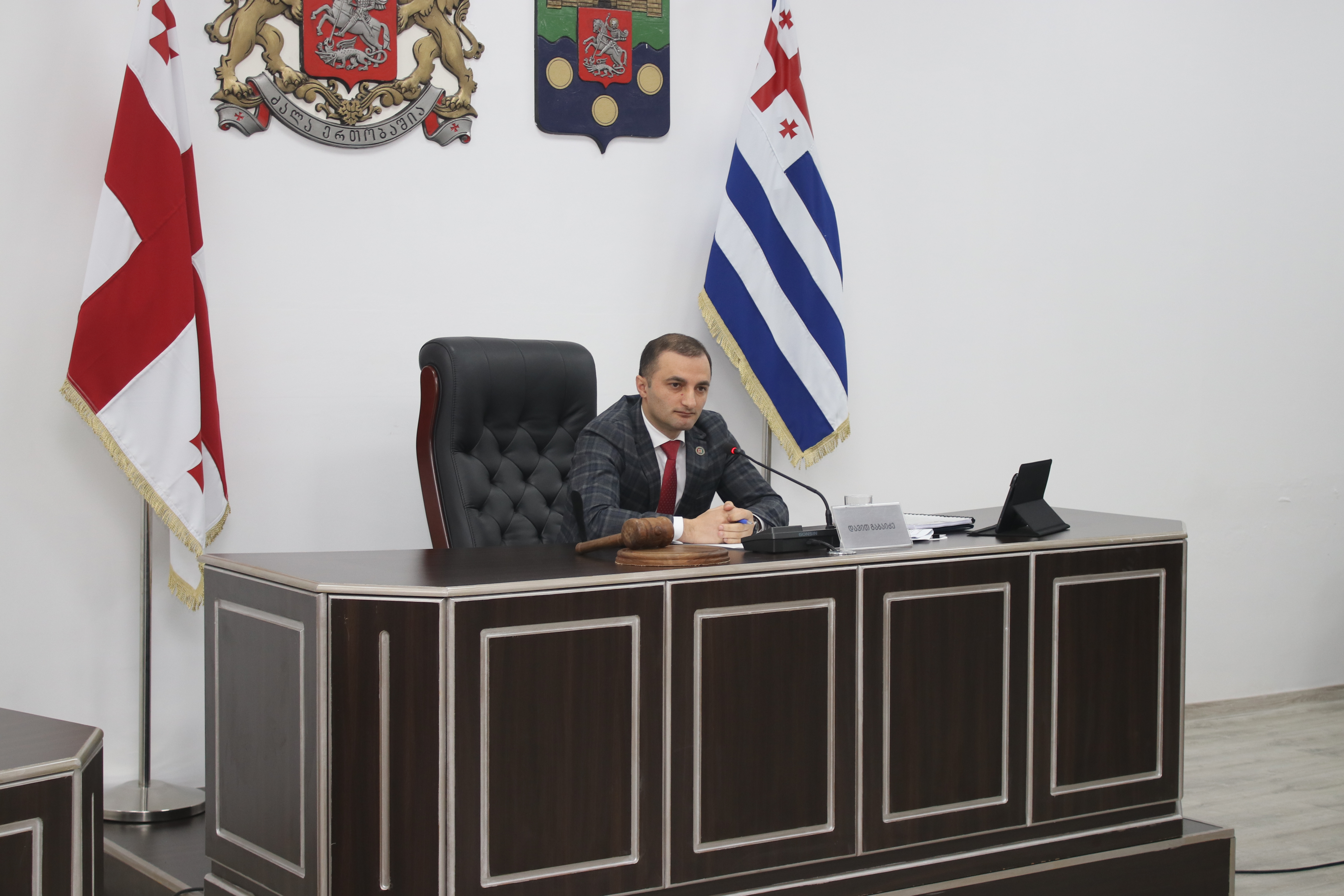 უმაღლეს საბჭოში პლენარული სხდომა დასრულდა