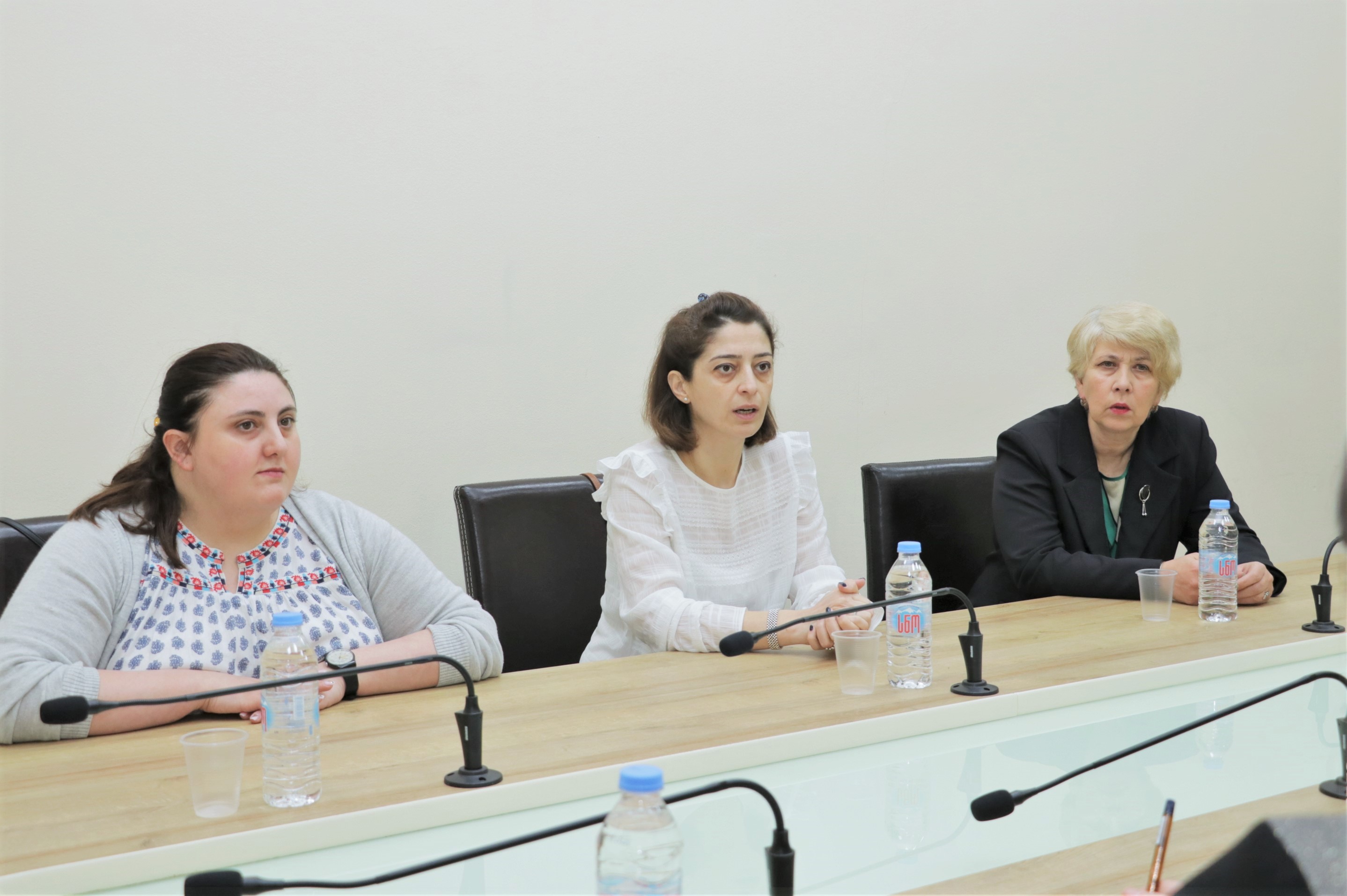 სამუშაო შეხვედრა აუტისტური სპექტრის მქონე ბავშვთა საჭიროებების შესახებ