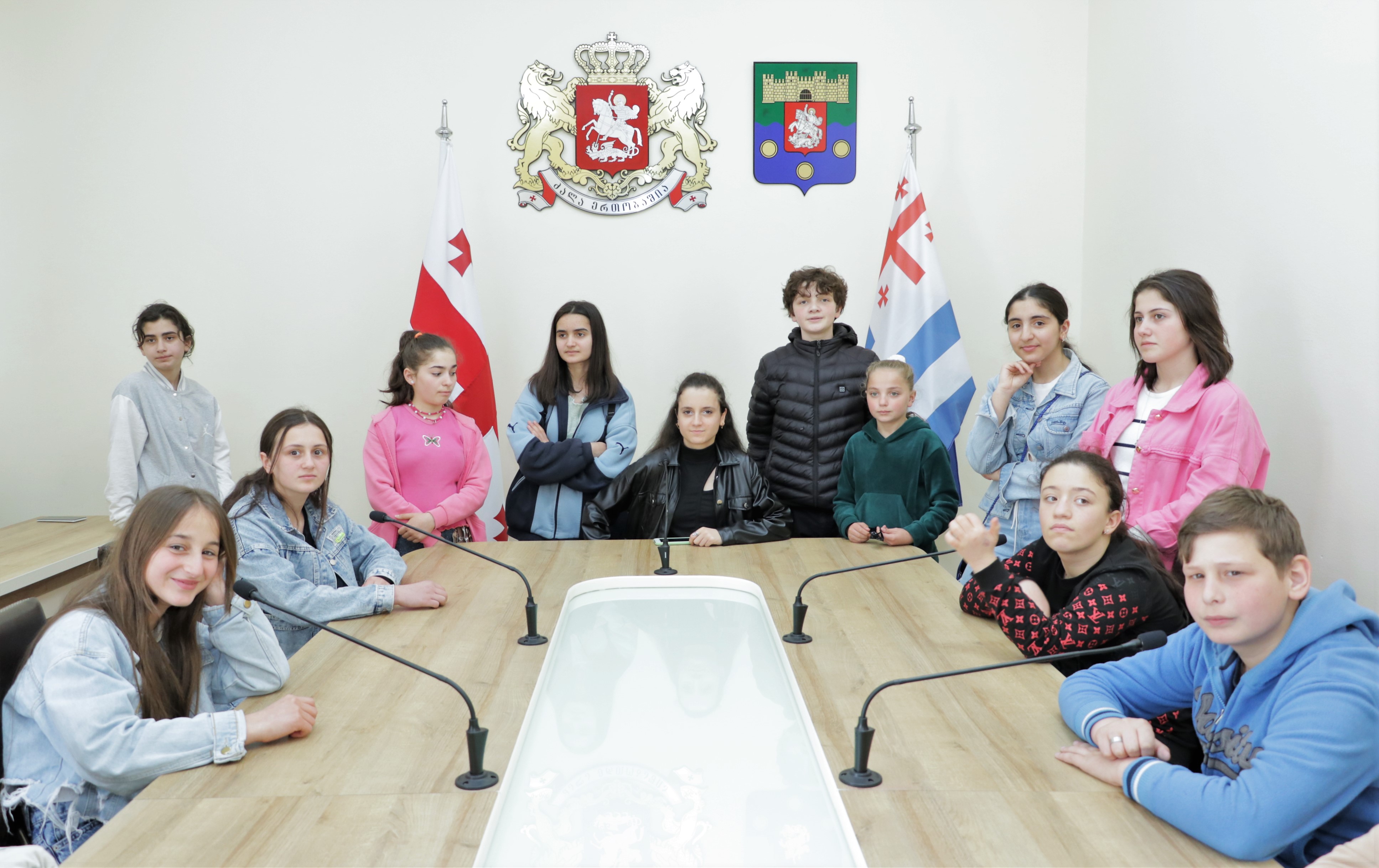ექსკურსია - კირნათის საჯარო სკოლის მოსწავლეები უმაღლეს საბჭოში