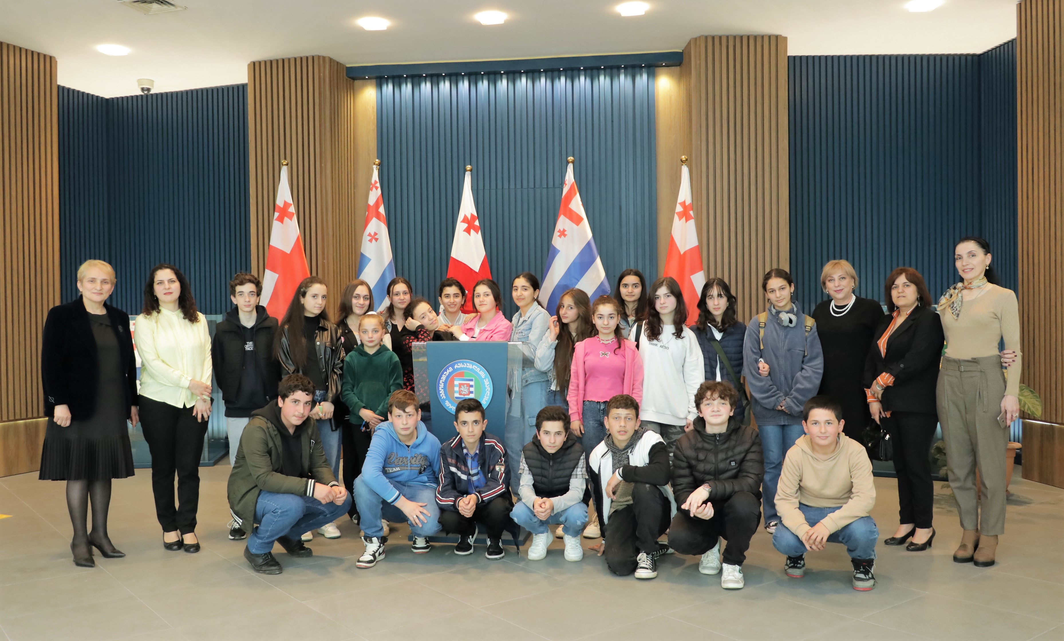 ექსკურსია - კირნათის საჯარო სკოლის მოსწავლეები უმაღლეს საბჭოში