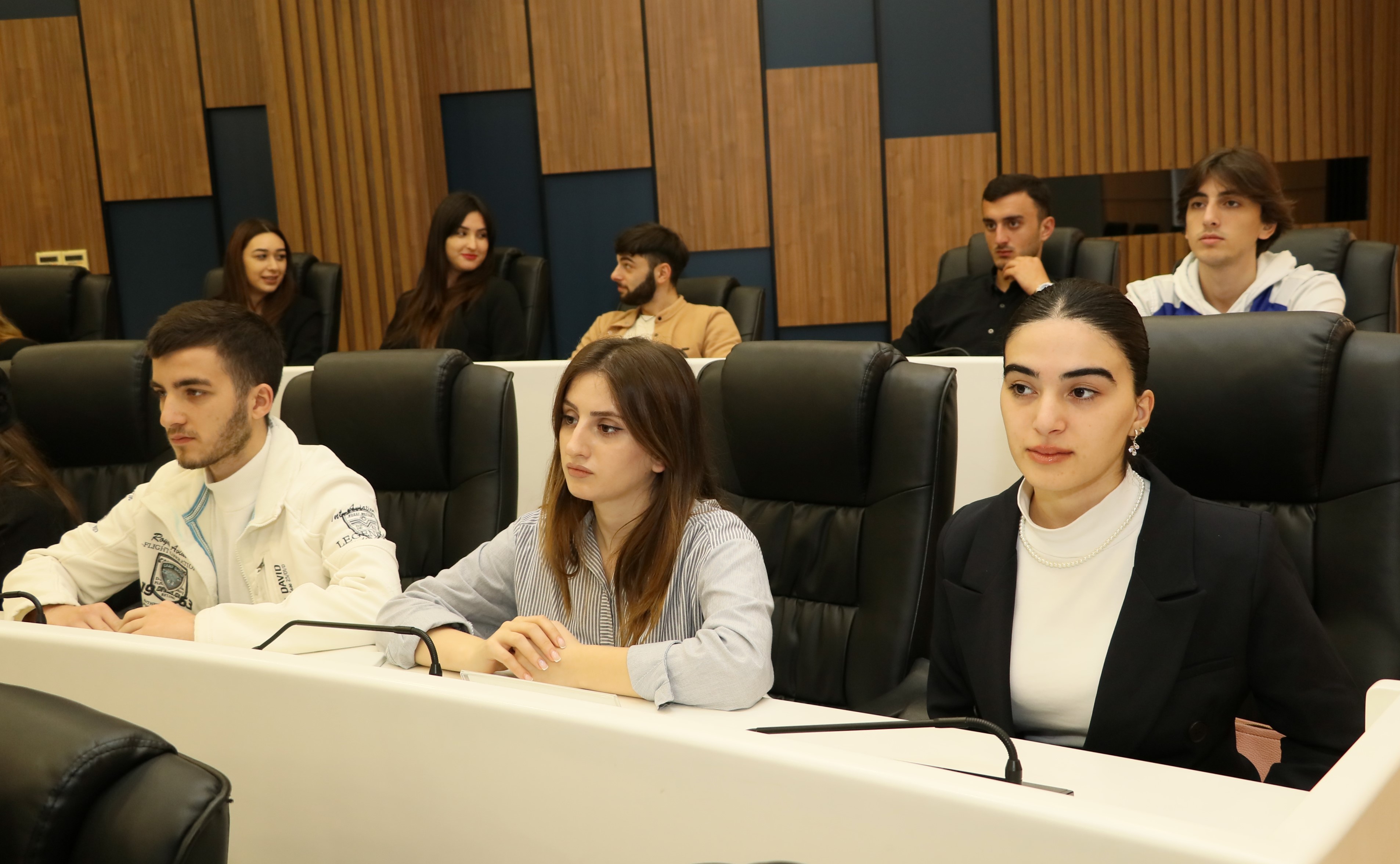 სტუდენტური პროექტის - „ვიზიტების“ მონაწილეები აჭარის უმაღლეს საბჭოში