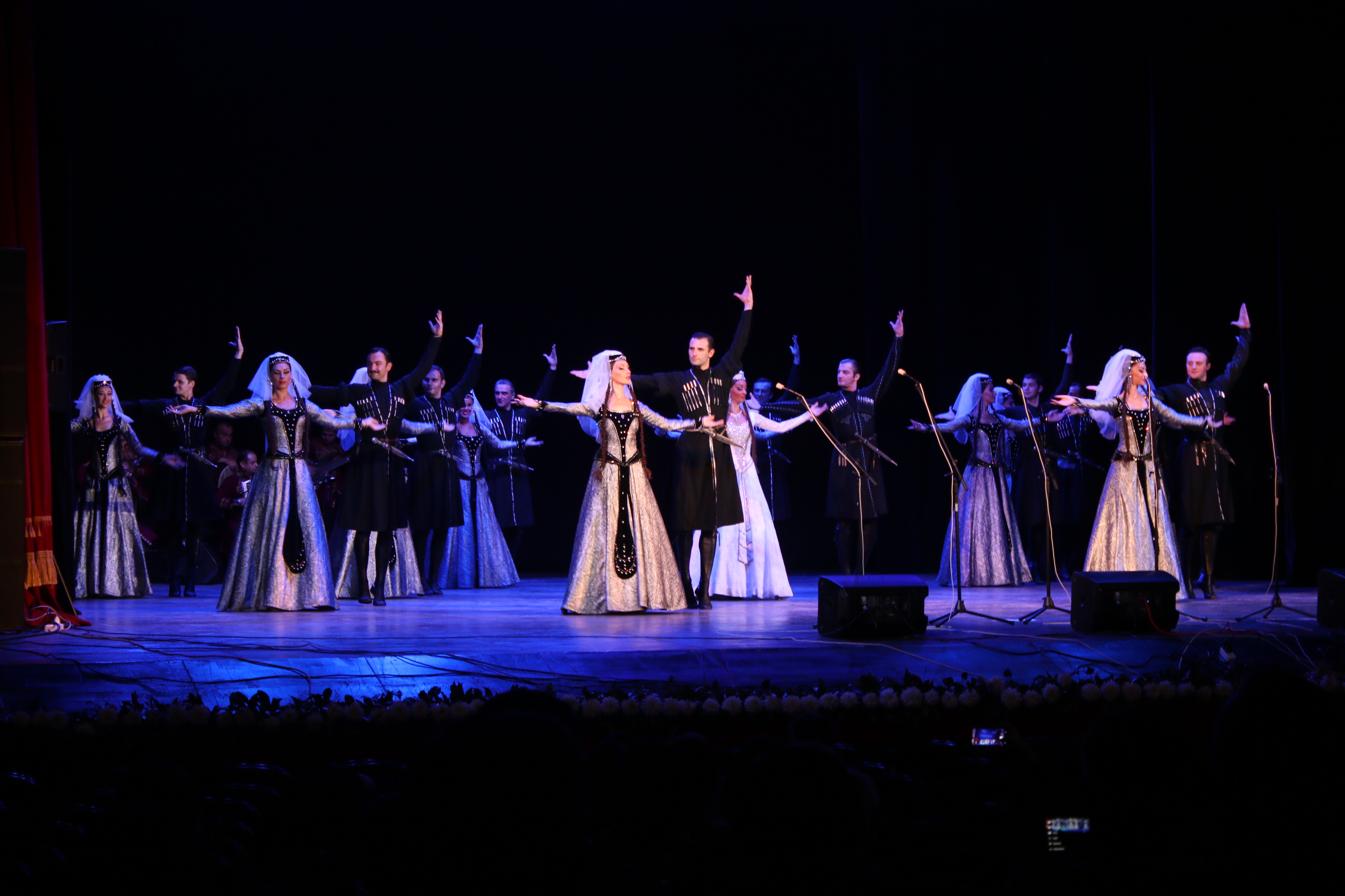 ლადო მგალობლიშვილი ანსამბლ „რუსთავის“ კონცერტს დაესწრო