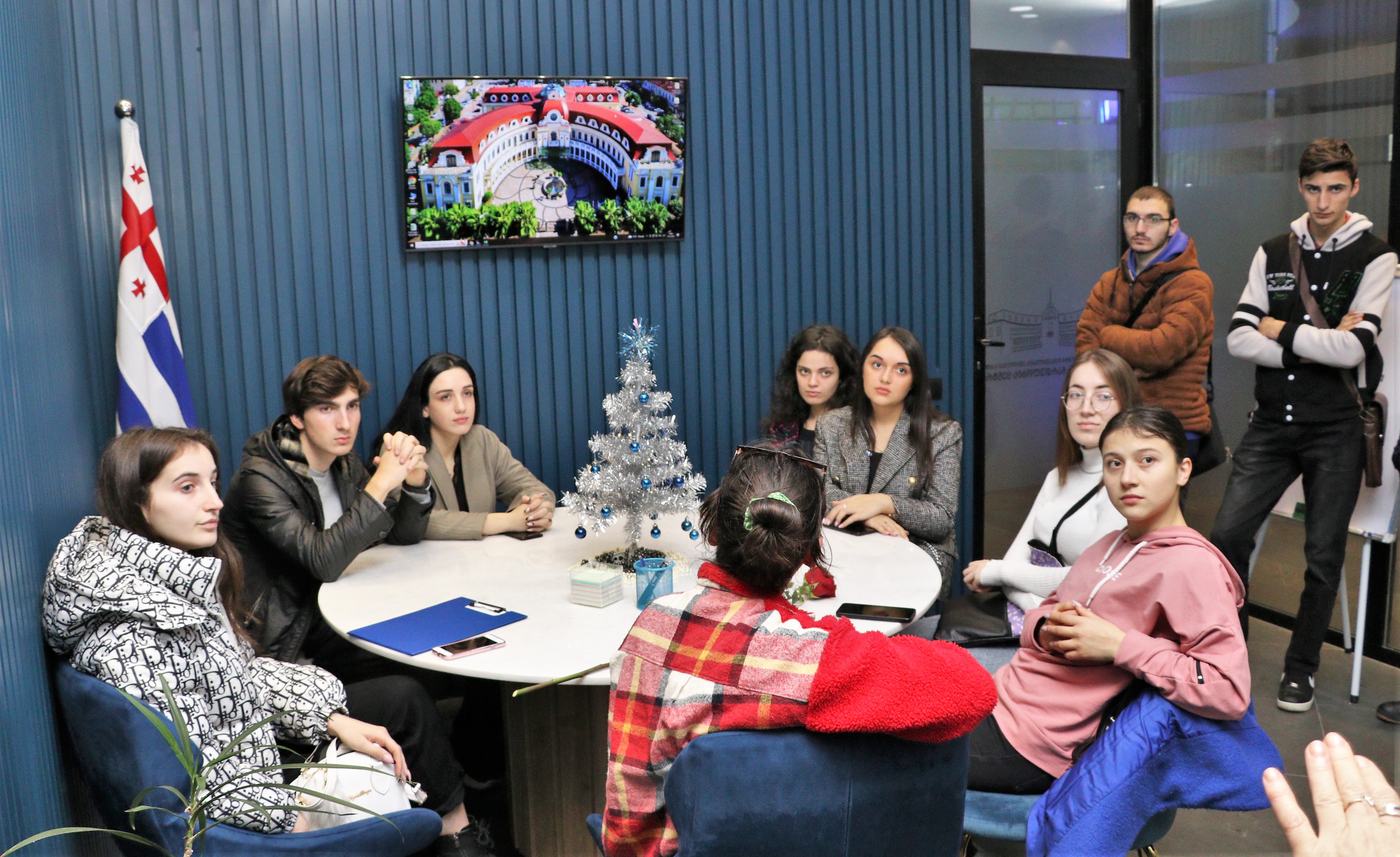 ბსუ-ს საჯარო მმართველობის პროგრამის სტუდენტების ექსკურსია საკანონმდებლო ორგანოში