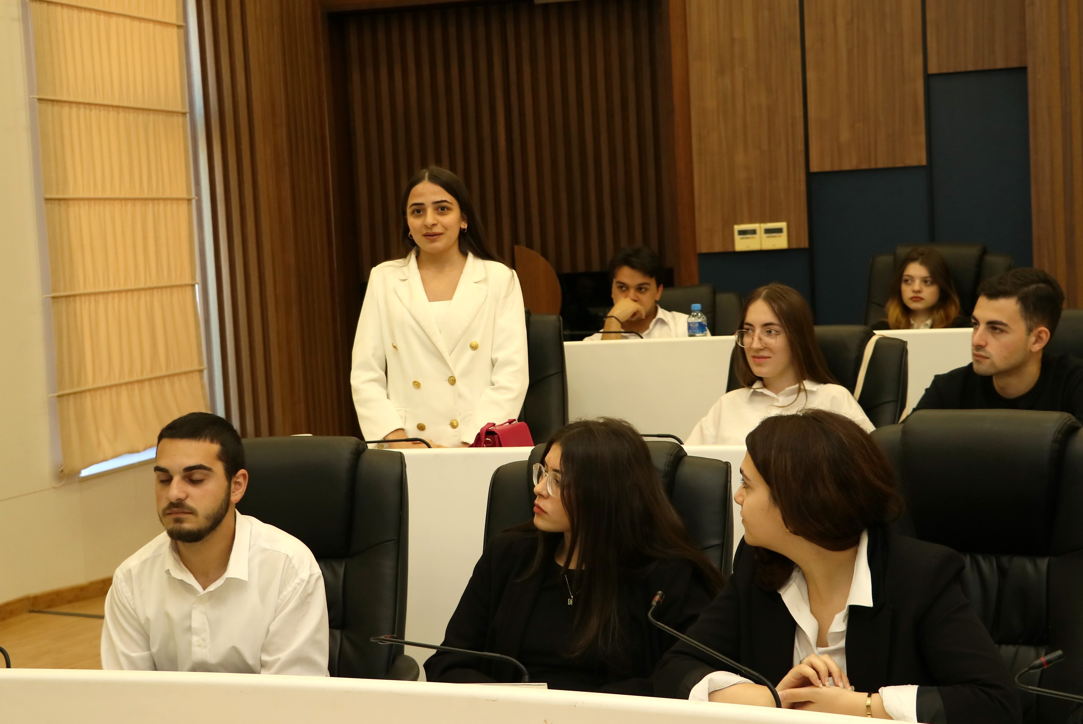 სტუდენტური პროექტის - „ვიზიტების“ მონაწილეები აჭარის უმაღლეს საბჭოში