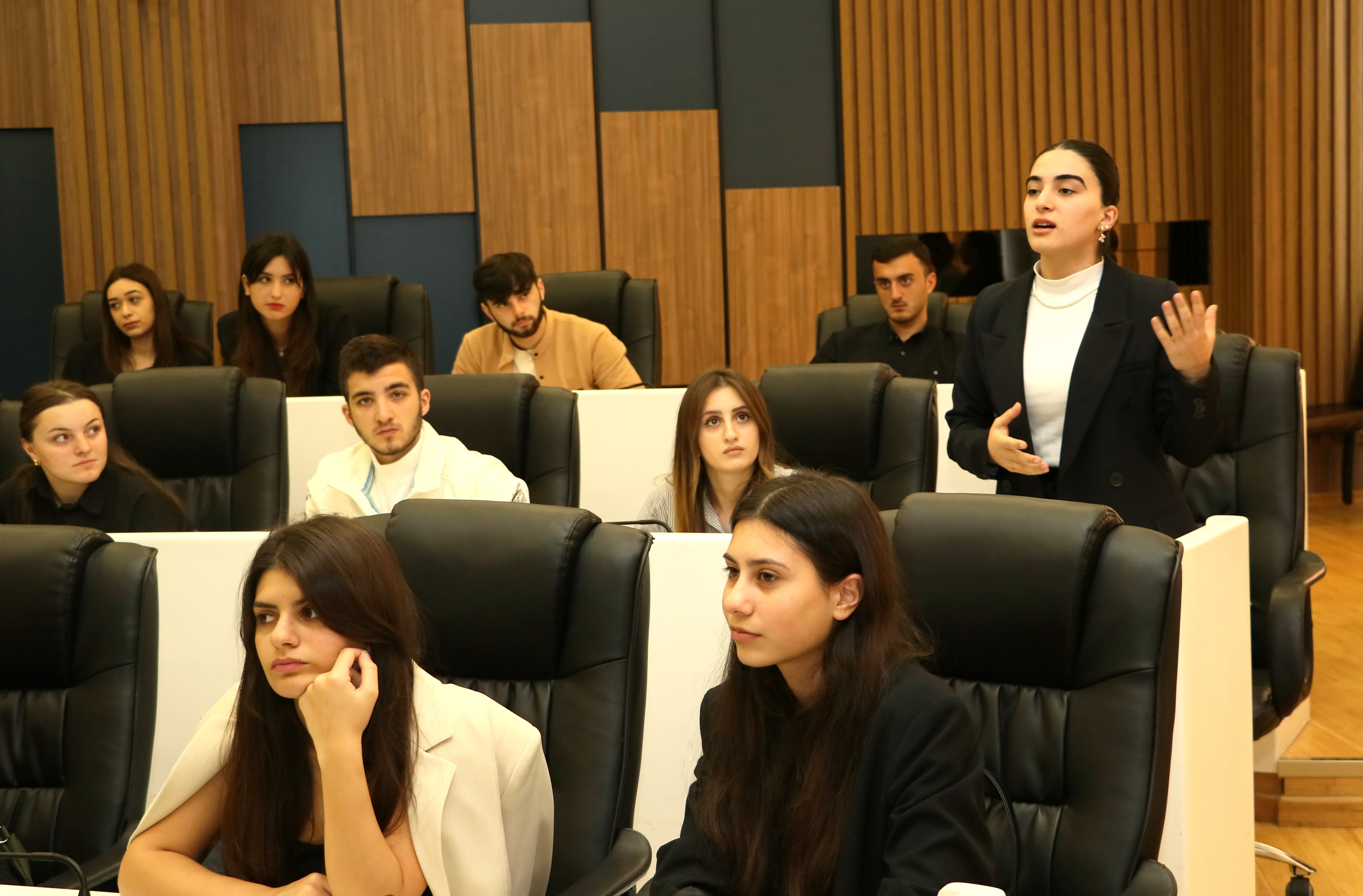 სტუდენტური პროექტის - „ვიზიტების“ მონაწილეები აჭარის უმაღლეს საბჭოში