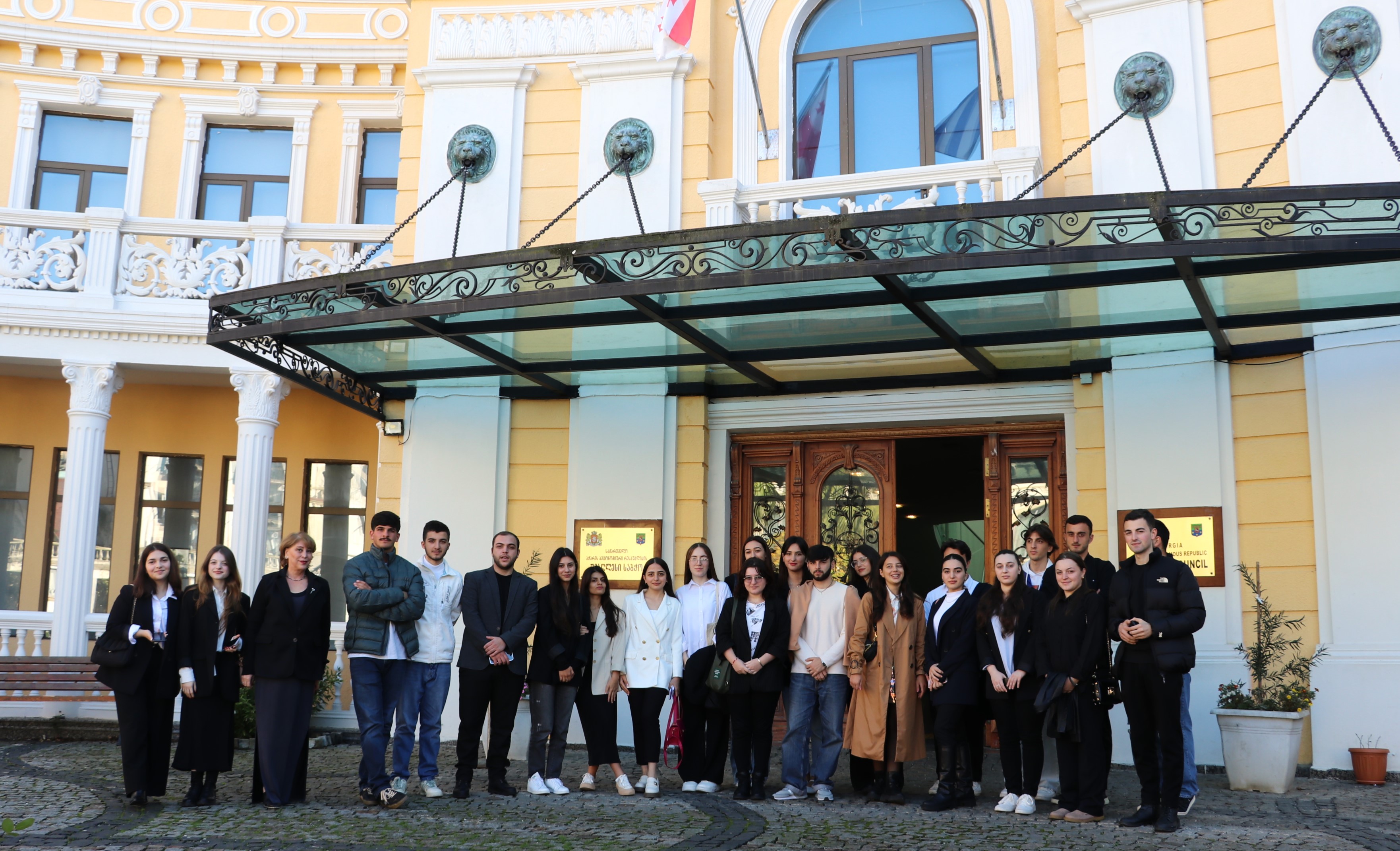 სტუდენტური პროექტის - „ვიზიტების“ მონაწილეები აჭარის უმაღლეს საბჭოში