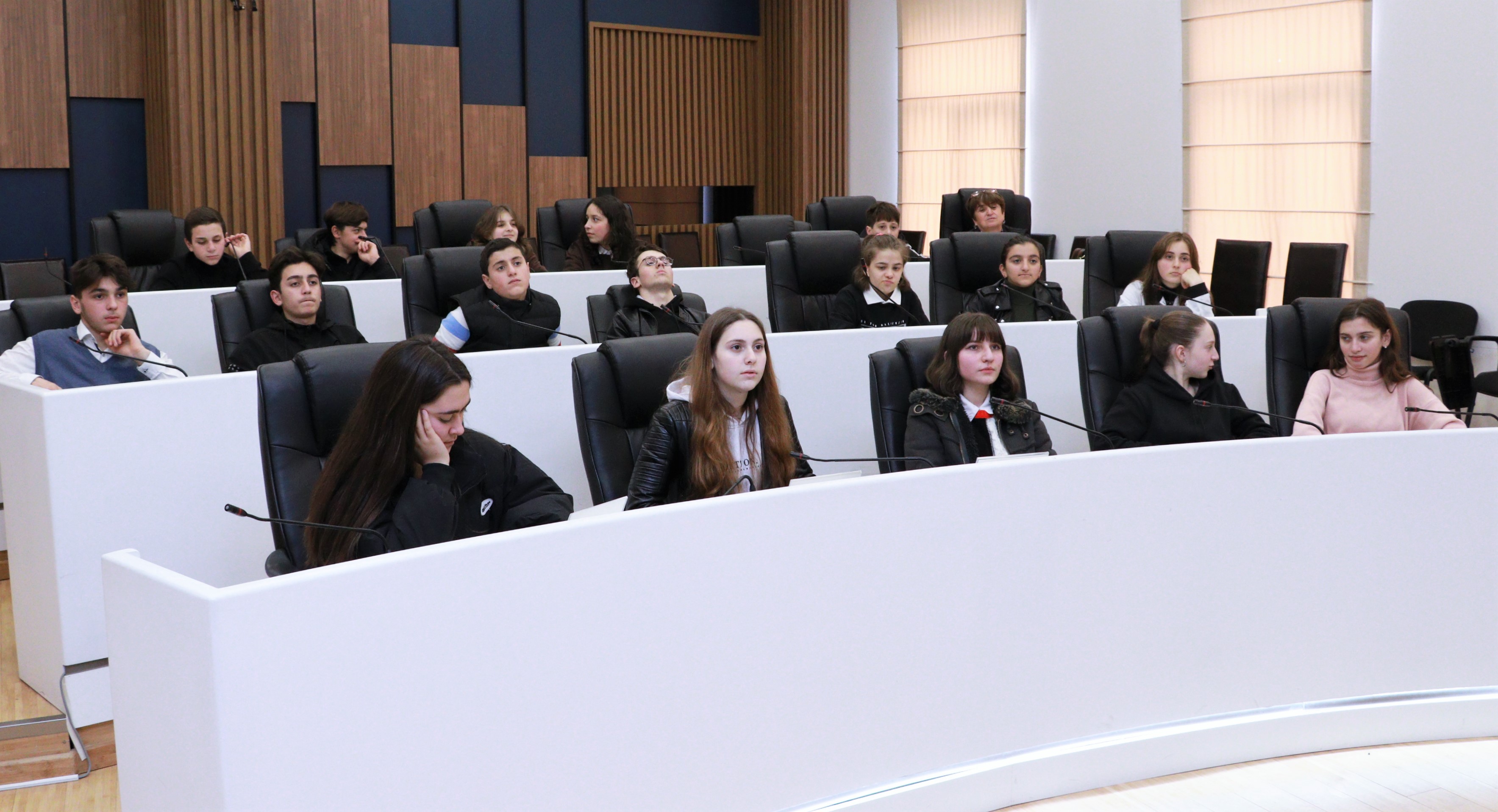 თხილნარის N1 საჯარო სკოლის მოსწავლეების ექსკურსია აჭარის უმაღლეს საბჭოში