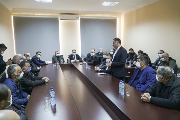 ფრიდონ ფუტკარაძე ქედის მუნიციპალიტეტის მეწარმეებთან გამართულ შეხვედრას ესწრებოდა.