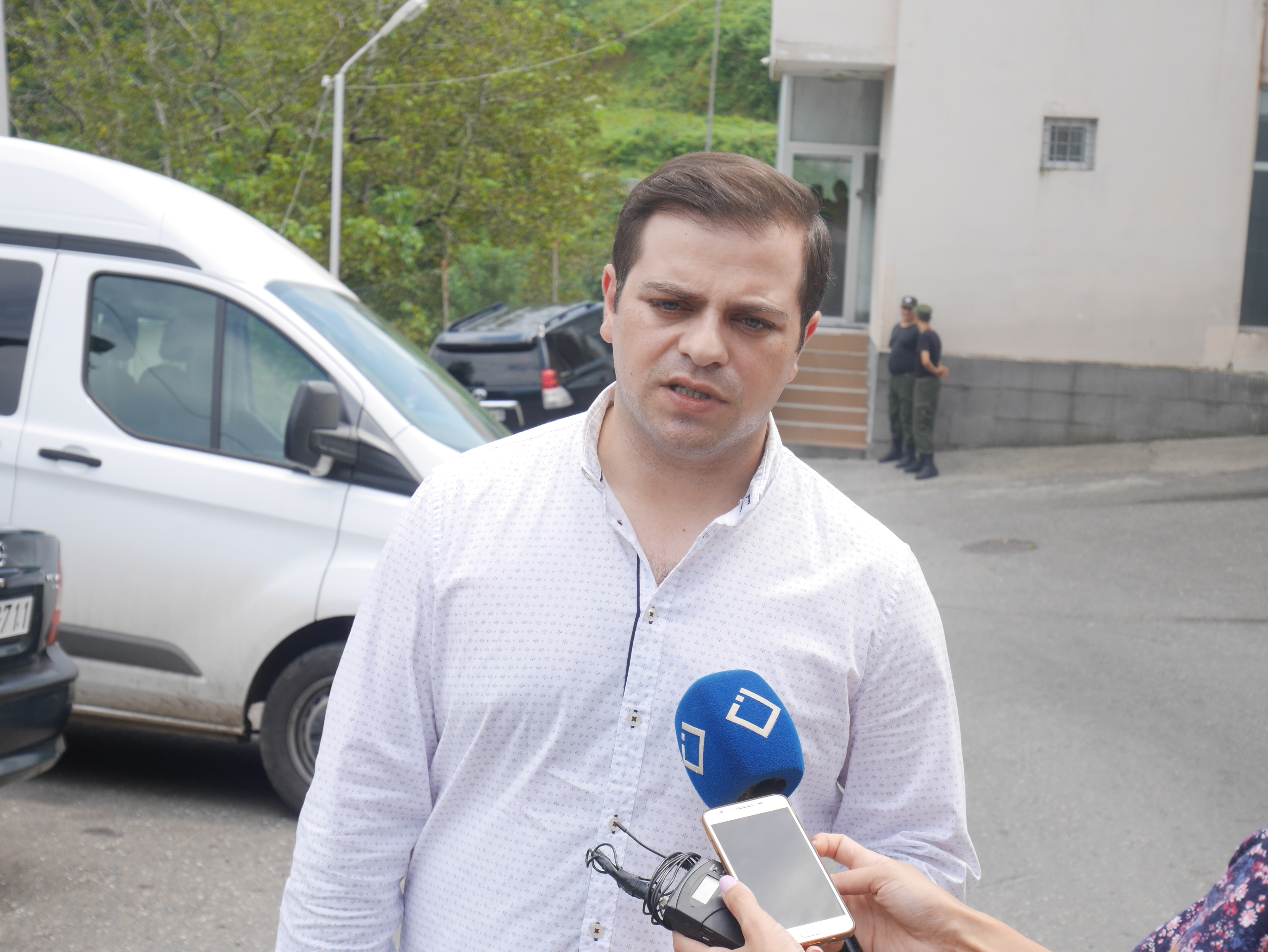 ცოტნე ანანიძე პატიმართა პრობლემებს ეცნობა