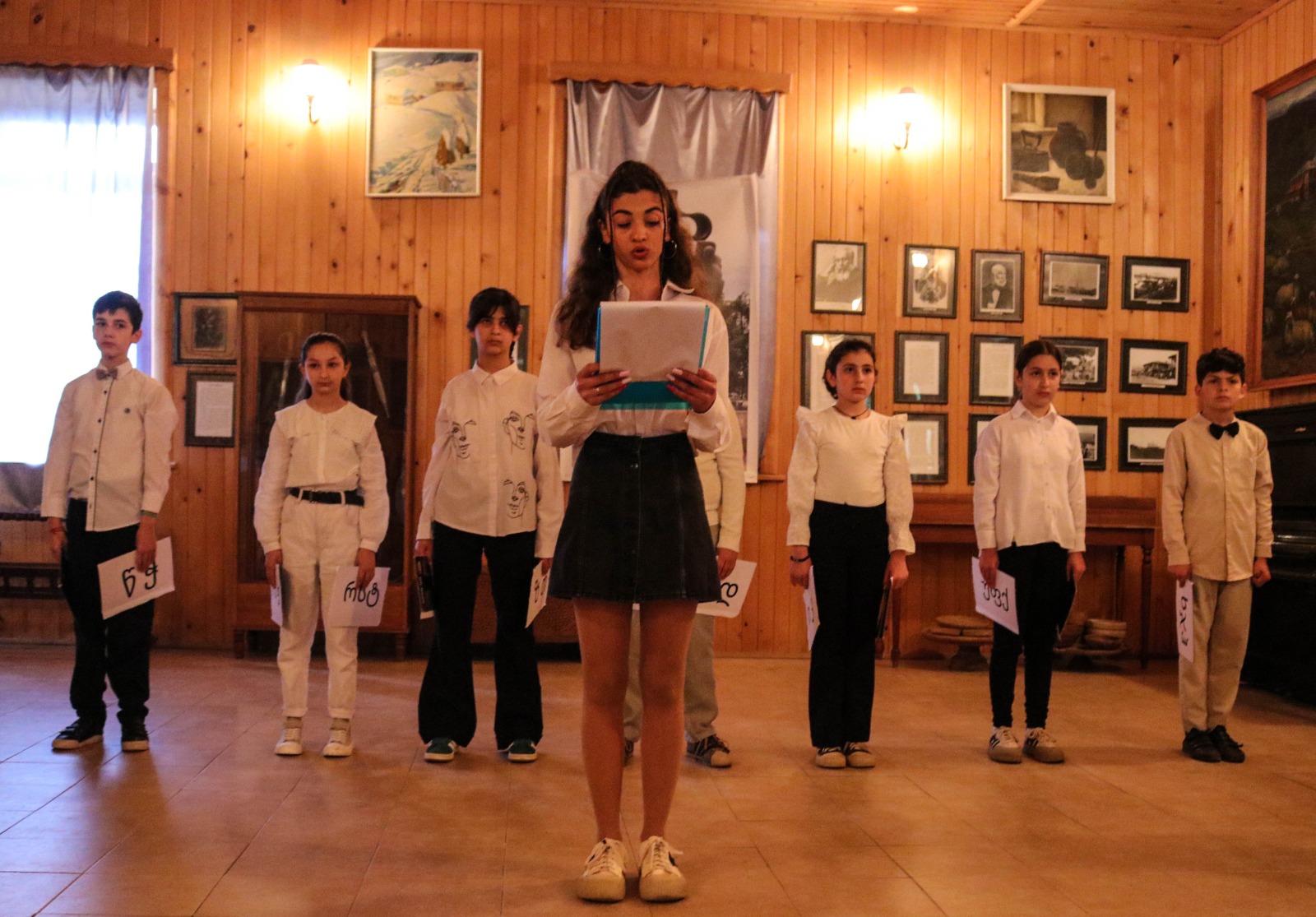 ფრიდონ ფუტკარაძე დედაენის დღისადმი მიძღვნილ ღონისძიებას დაესწრო