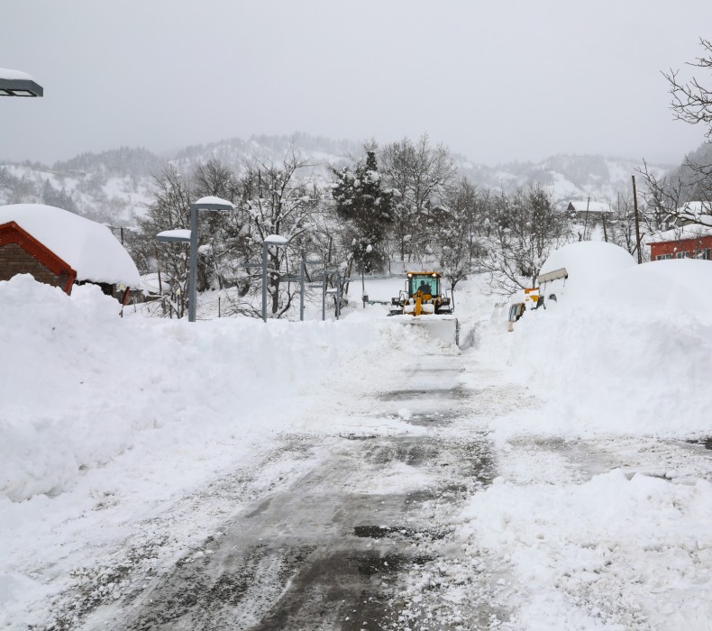 ვახტანგ ბერიძე ხულოს მუნიციპალიტეტში, უხვი ნალექის სალიკვიდაციო სამუშაოებს ადგილობრივი ხელისუფლების წარმომადგენლებთან ერთად გაეცნო