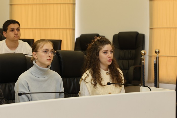 უმაღლეს საბჭოში ბათუმის შოთა რუსთაველის სახელმწიფო და გრიგოლ რობაქიძის უნივერსიტეტების ტურიზმის ფაკულტეტების სტუდენტებს უმასპინძლეს