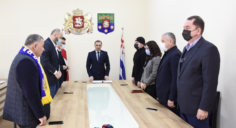 დავით გაბაიძემ &nbsp;ბიუროს პირველი სხდომა უკრაინაში დაღუპულთა ხსოვნის პატივსაცემად წუთიერი დუმილით გახსნა