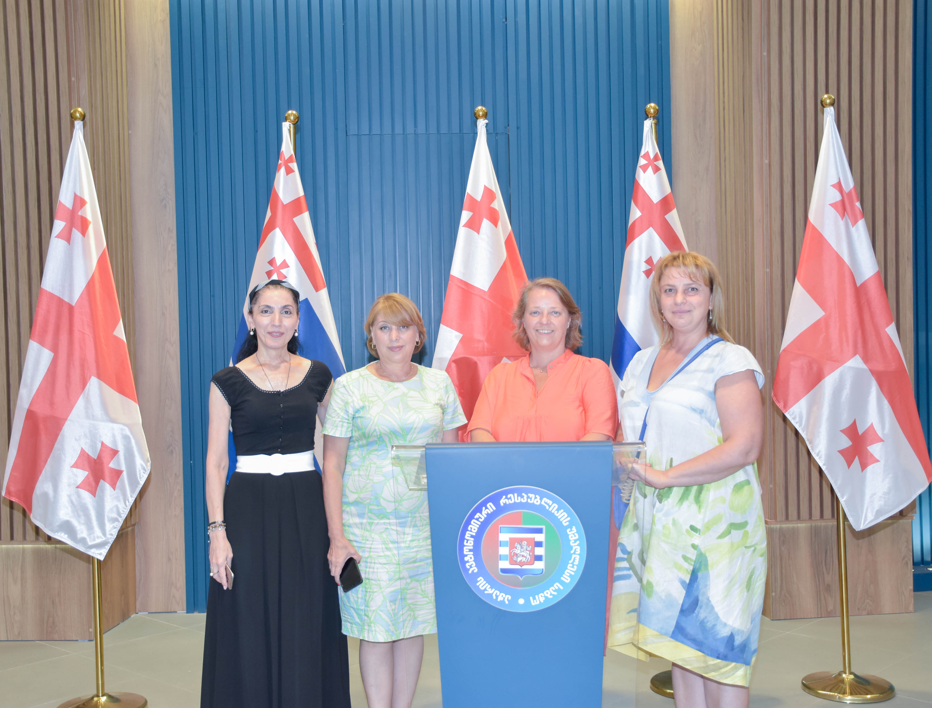      ცოტნე ანანიძემ და ილია ვერძაძემ მშვიდობისა და უსაფრთხოების საკითხებში საერთაშორისო ექსპერტს უმასპინძლეს