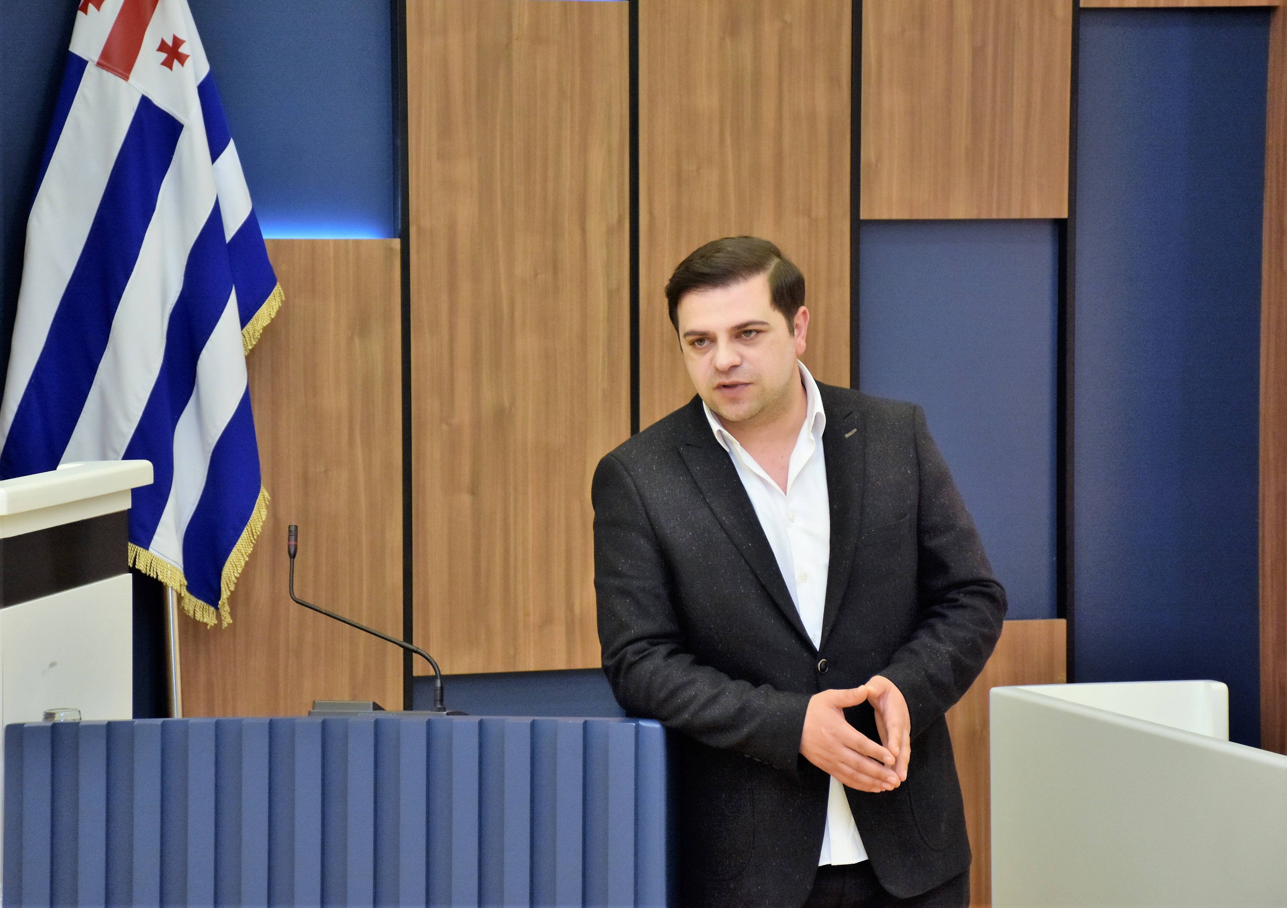 ცოტნე ანანიძე მომავალ იურისტებს შეხვდა