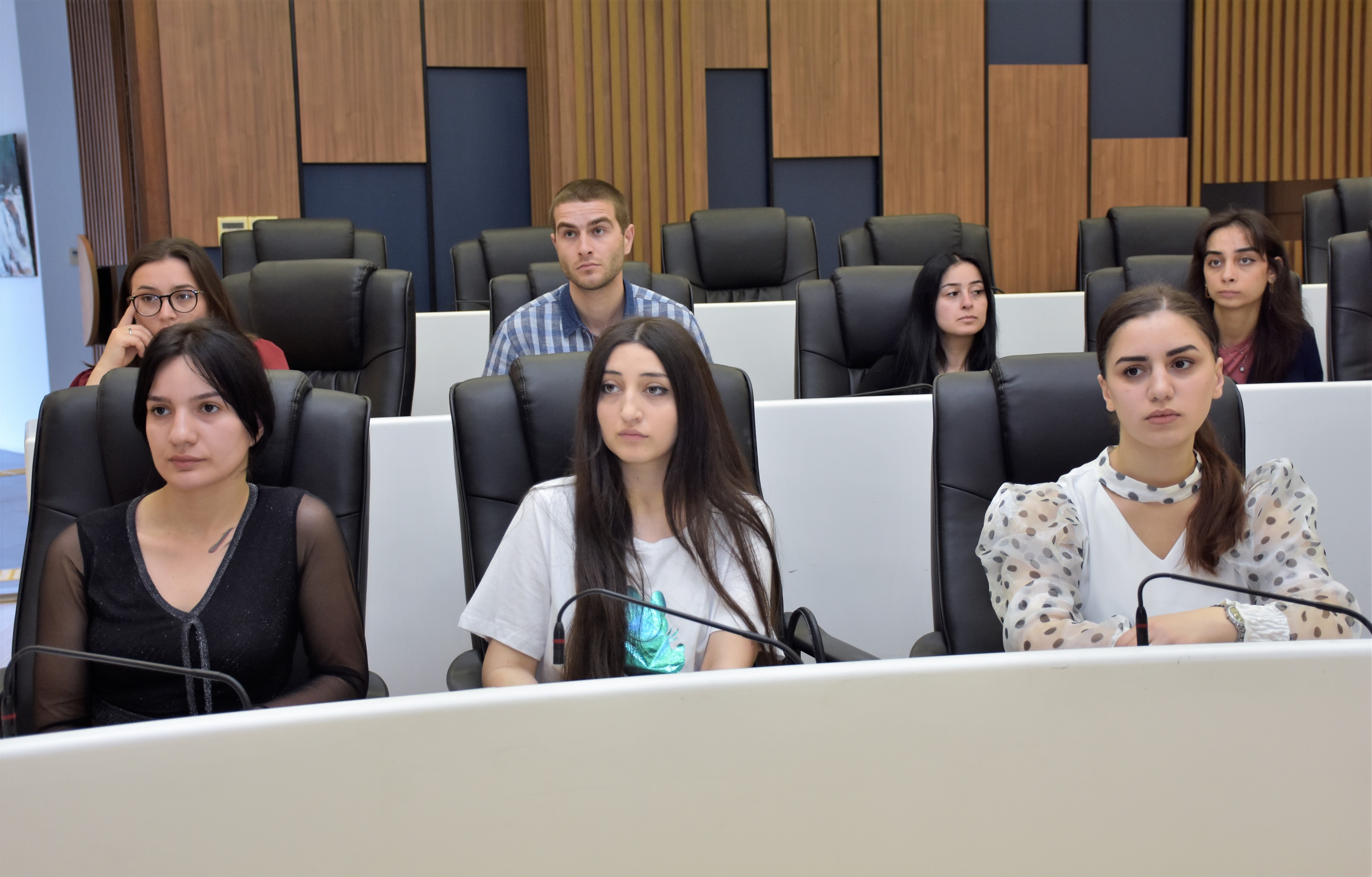 ცოტნე ანანიძე მომავალ იურისტებს შეხვდა