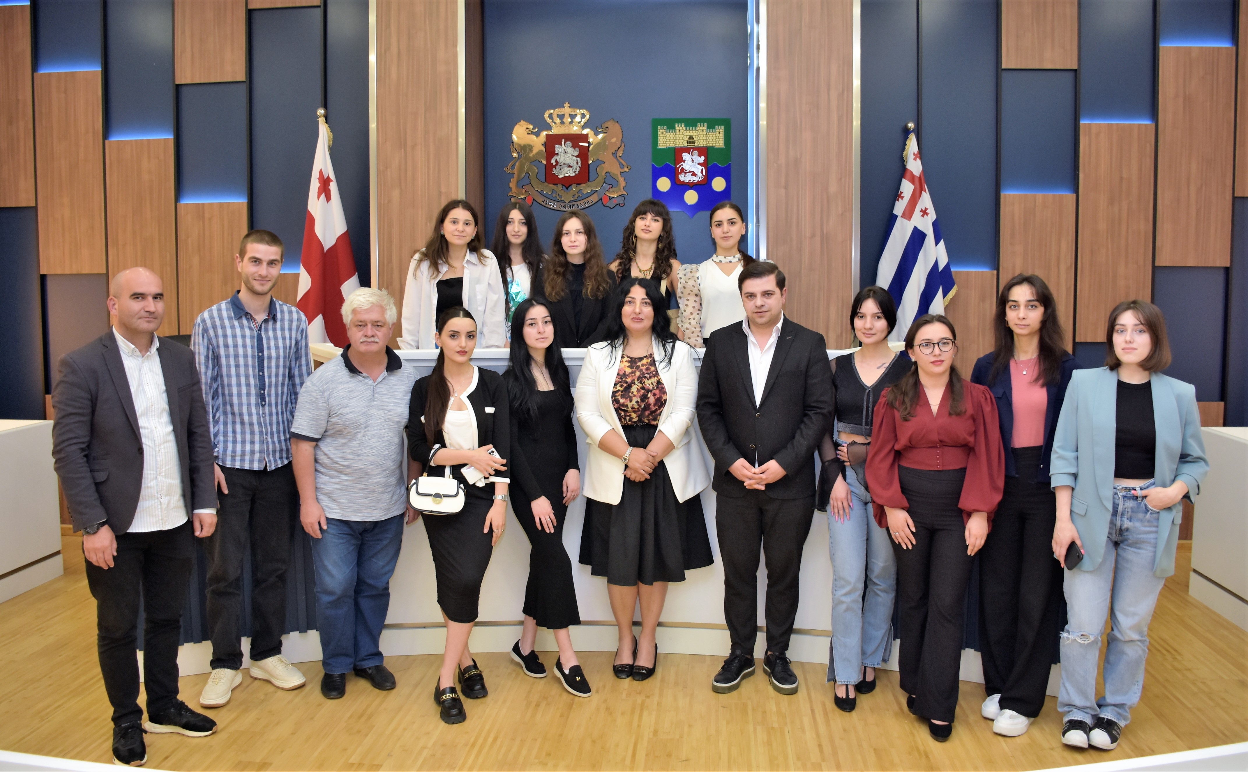 ცოტნე ანანიძე მომავალ იურისტებს შეხვდა