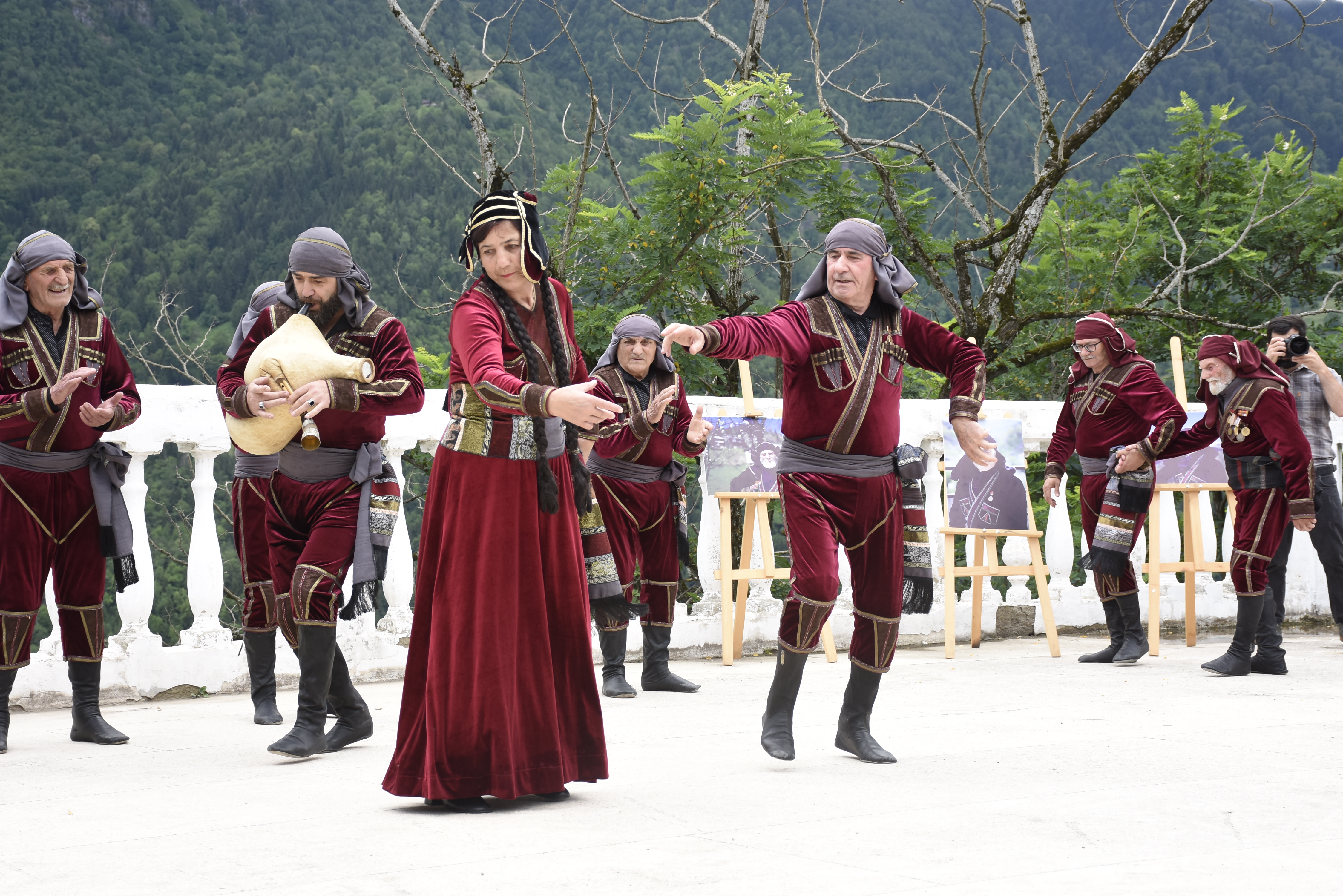 ანსამბლ ''ბერმუხას'' სრულ შემადგენლობას „ღირსების ორდენები“ გადასცეს