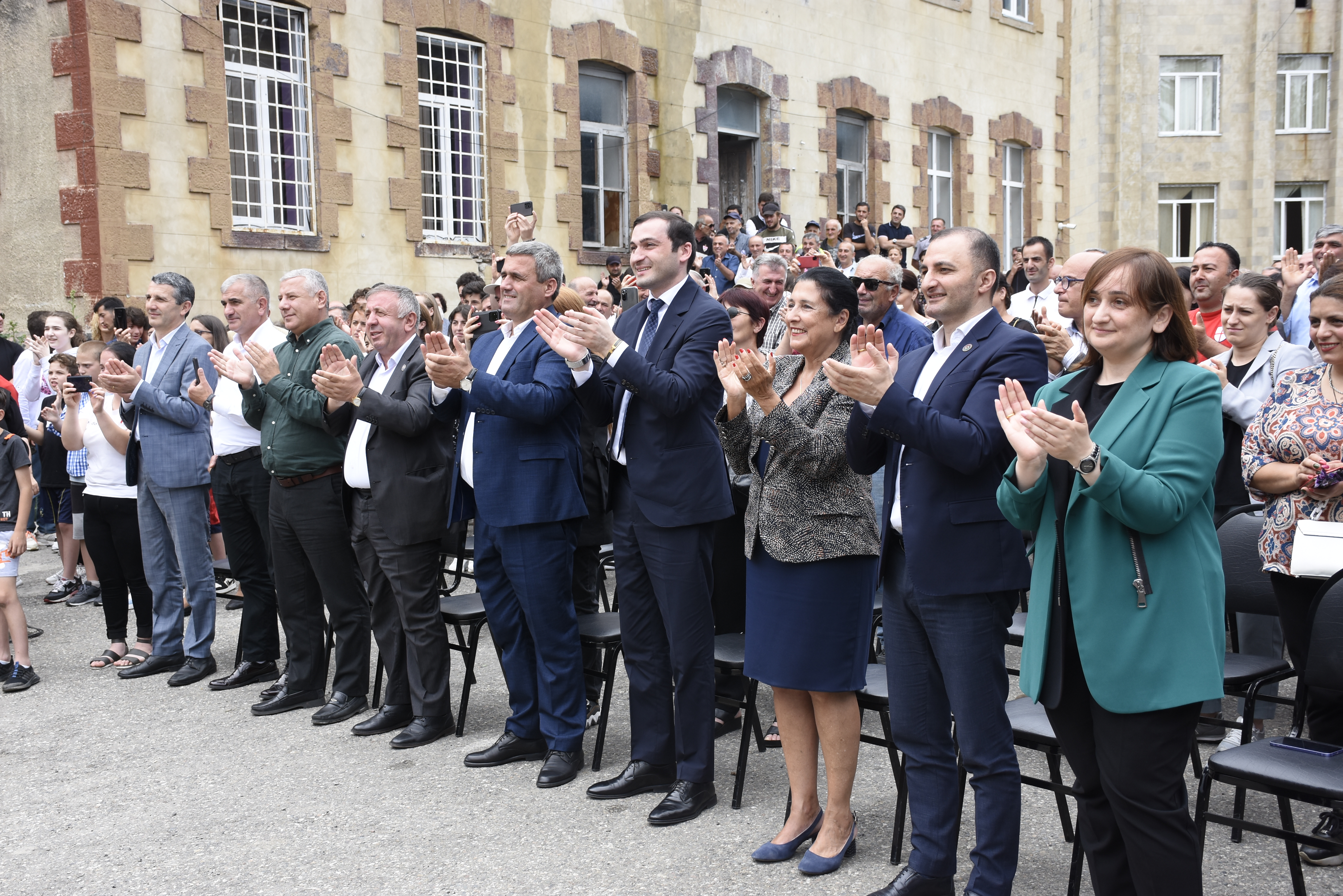 ანსამბლ ''ბერმუხას'' სრულ შემადგენლობას „ღირსების ორდენები“ გადასცეს
