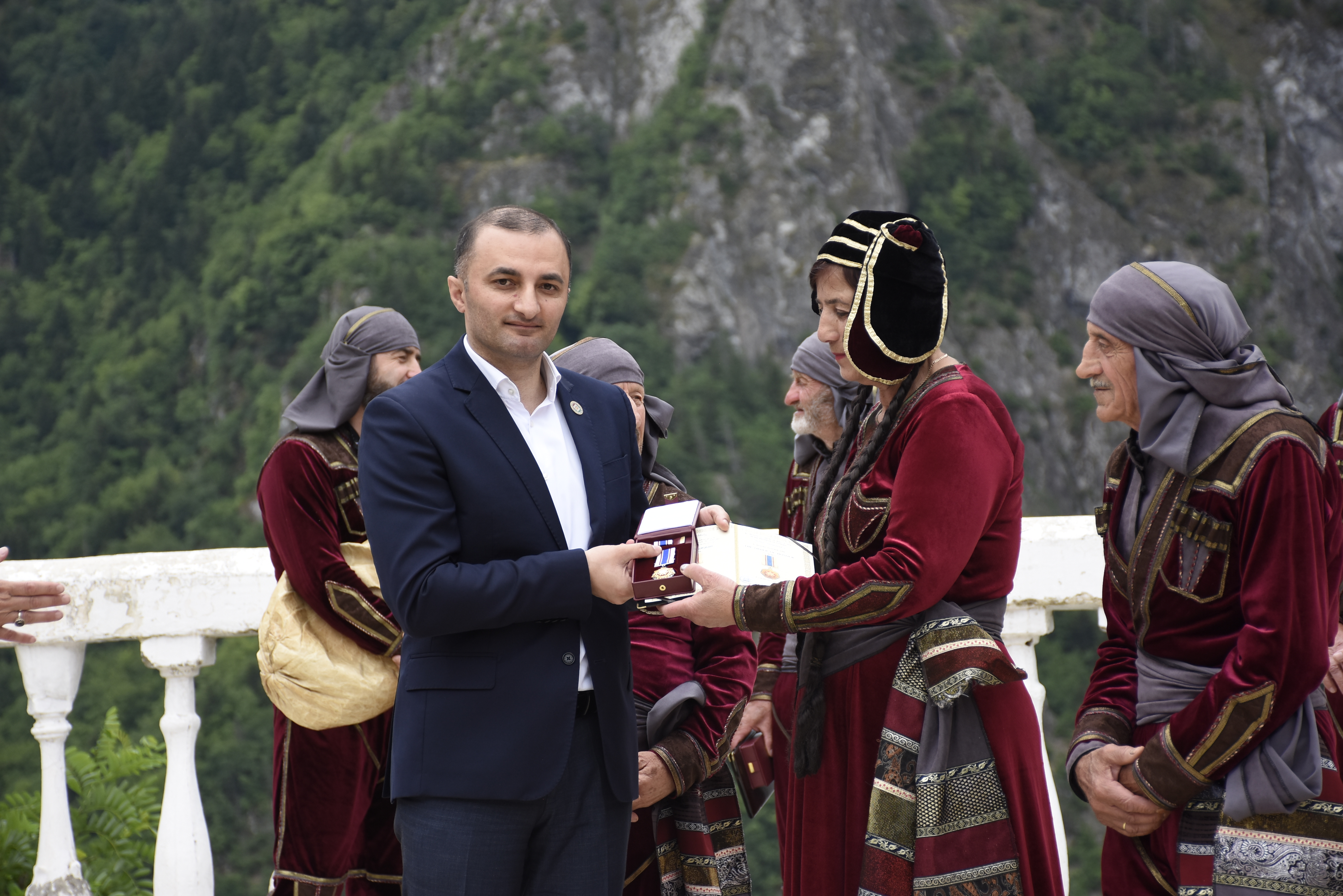 ანსამბლ ''ბერმუხას'' სრულ შემადგენლობას „ღირსების ორდენები“ გადასცეს