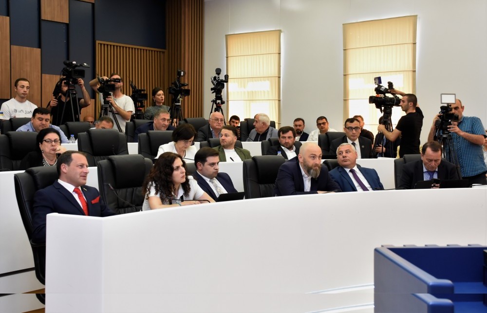 უმაღლესი საბჭოს რიგგარეშე პლენარული სხდომა  აჭარის  მთავრობის თავმჯდომარის ანგარიშს დაეთმო