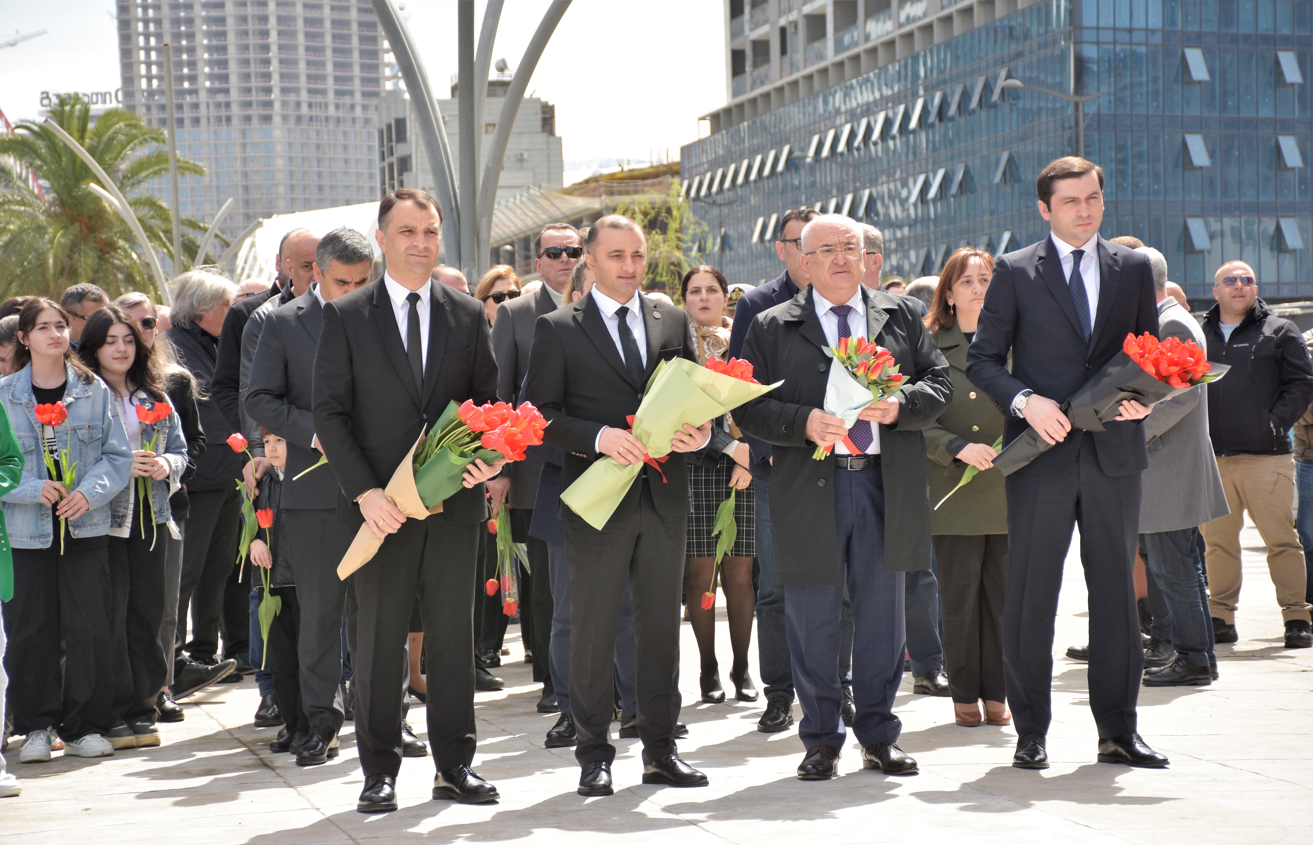  9 აპრილს, ბათუმში, პატივი მიაგეს ქვეყნის თავისუფლებისათვის დაღუპულებს