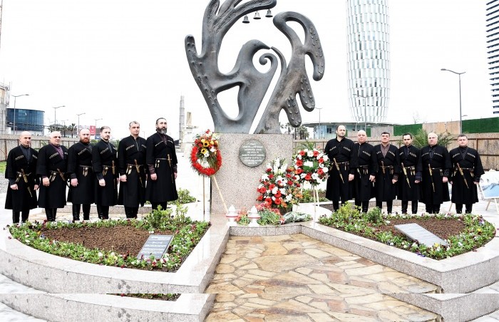 საქართველოს დამოუკიდებლობის აღდგენის დღეს, ქვეყნის თავისუფლებისათვის დაღუპულები გაიხსენეს ბათუმში