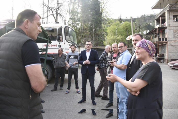 ტიტე აროშიძე ნიკო მუსხელიშვილის ქუჩის მცხოვრებლებს შეხვდა.