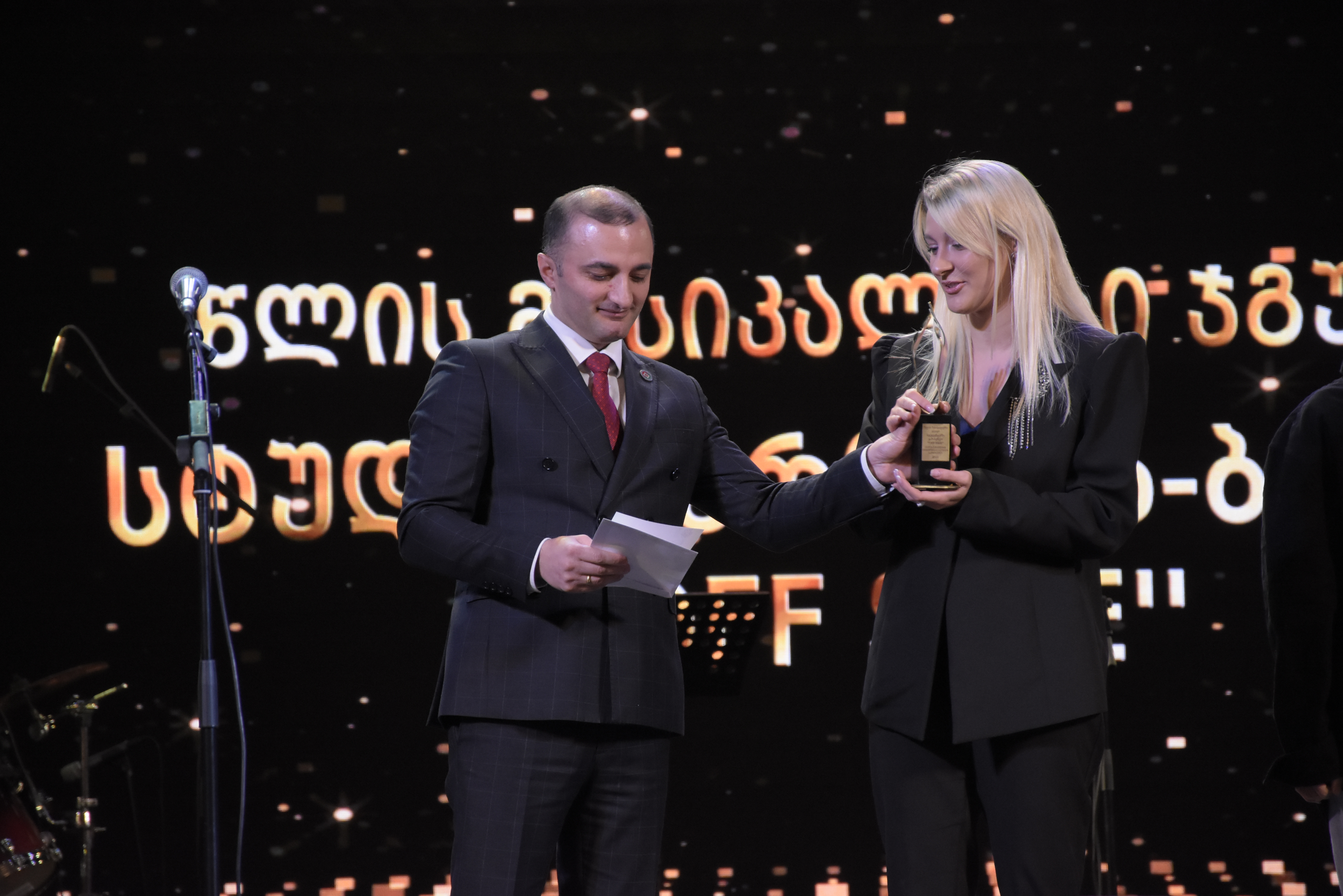 ''წლის წარმატებული ხელოვანი''-ს დაჯილდოება