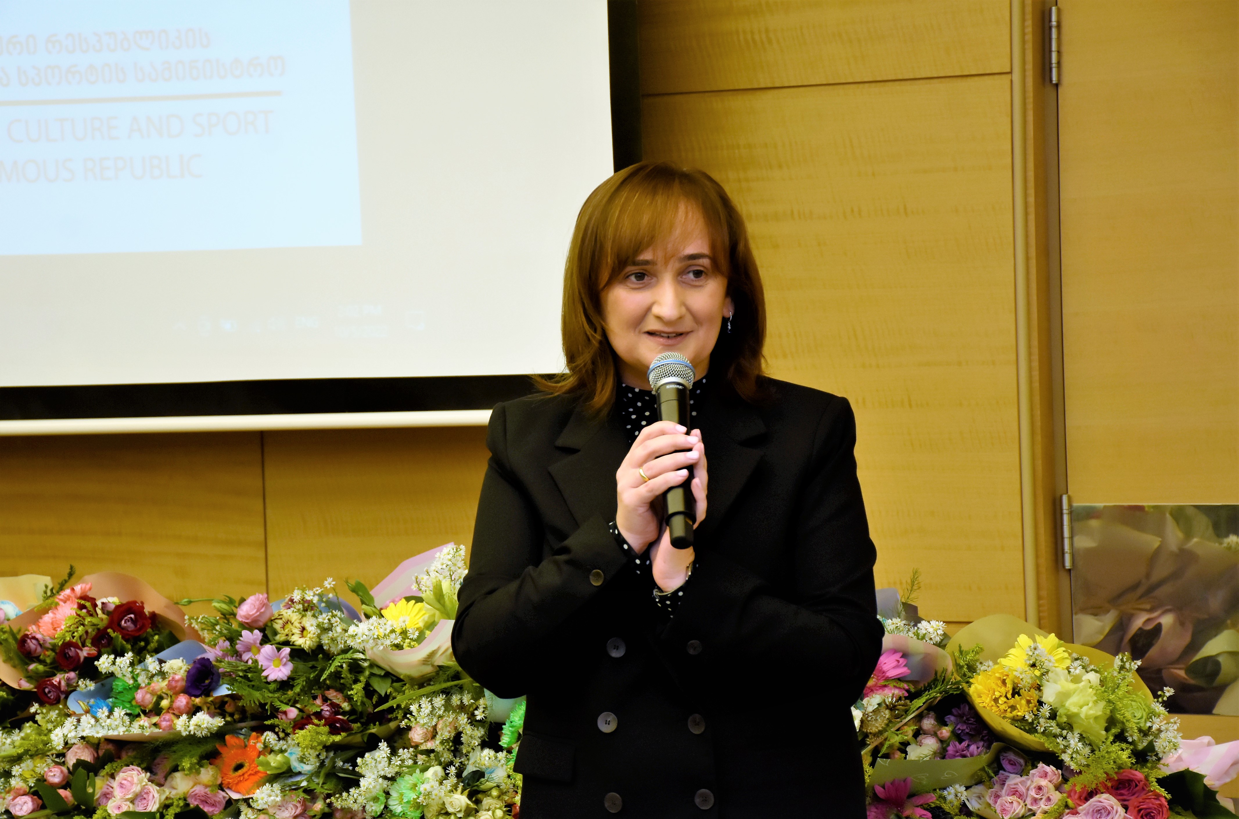 დავით გაბაიძემ პედაგოგებს პროფესიული დღესასწაული მიულოცა