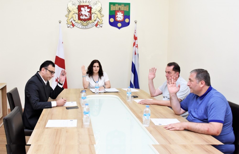  საფინანსო-საბიუჯეტო და ეკონომიკურ საკითხთა კომიტეტის სხდომაზე აჭარის ფინანსთა და ეკონომიკის მინისტრს მოუსმინეს