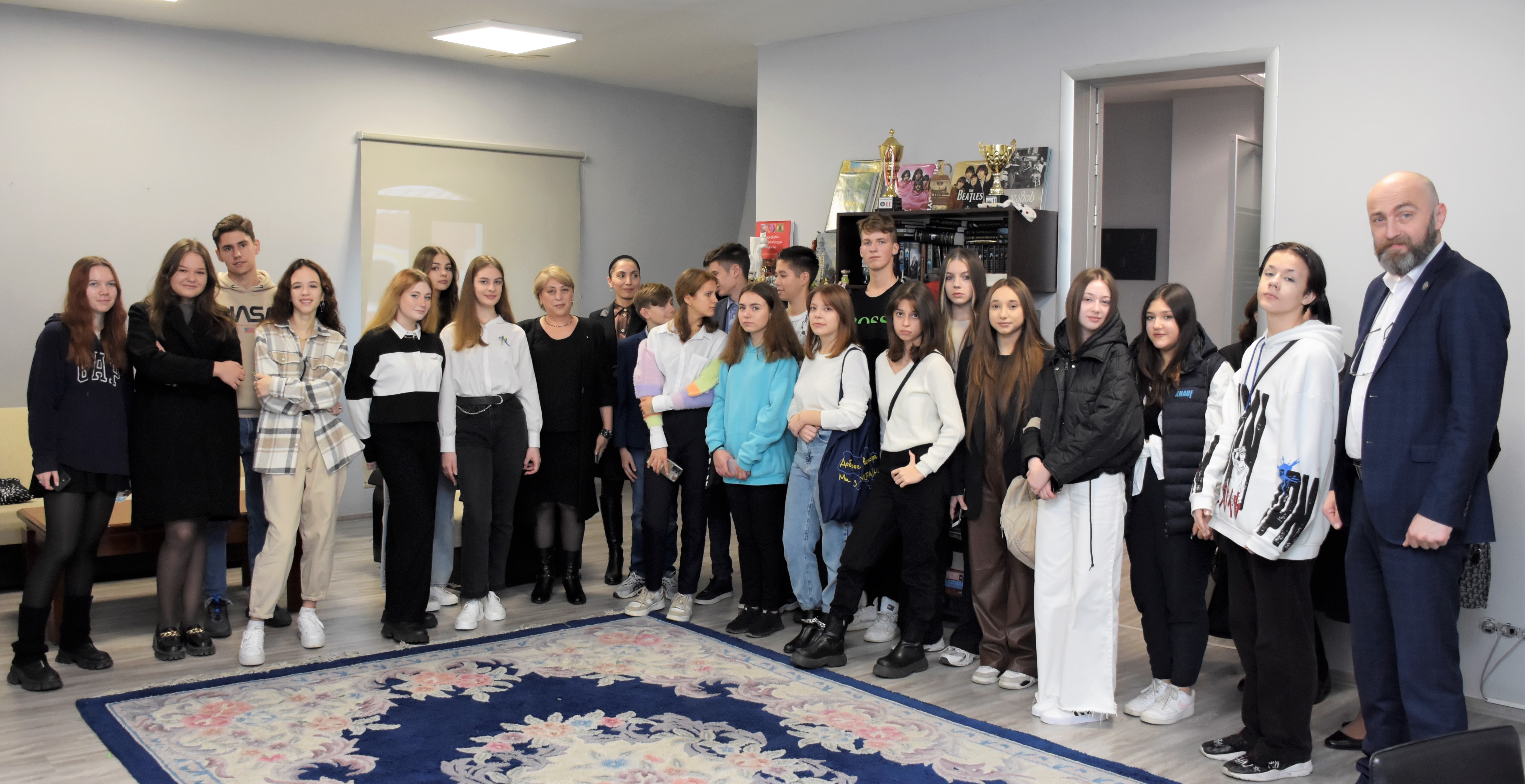 უმაღლეს საბჭოს ბათუმის მე-20 საჯარო სკოლის უკრაინელი მოსწავლეები სტუმრობდნენ