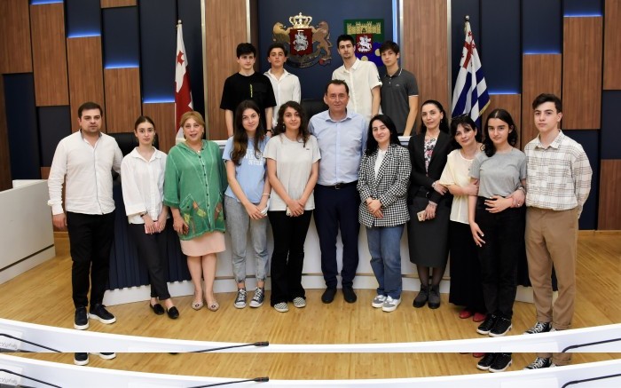 აჭარის უმაღლეს საბჭოს სკოლა „ევრო 2000-ის“  სამოქალაქო განათლების კლუბის წევრები სტუმრობდნენ.