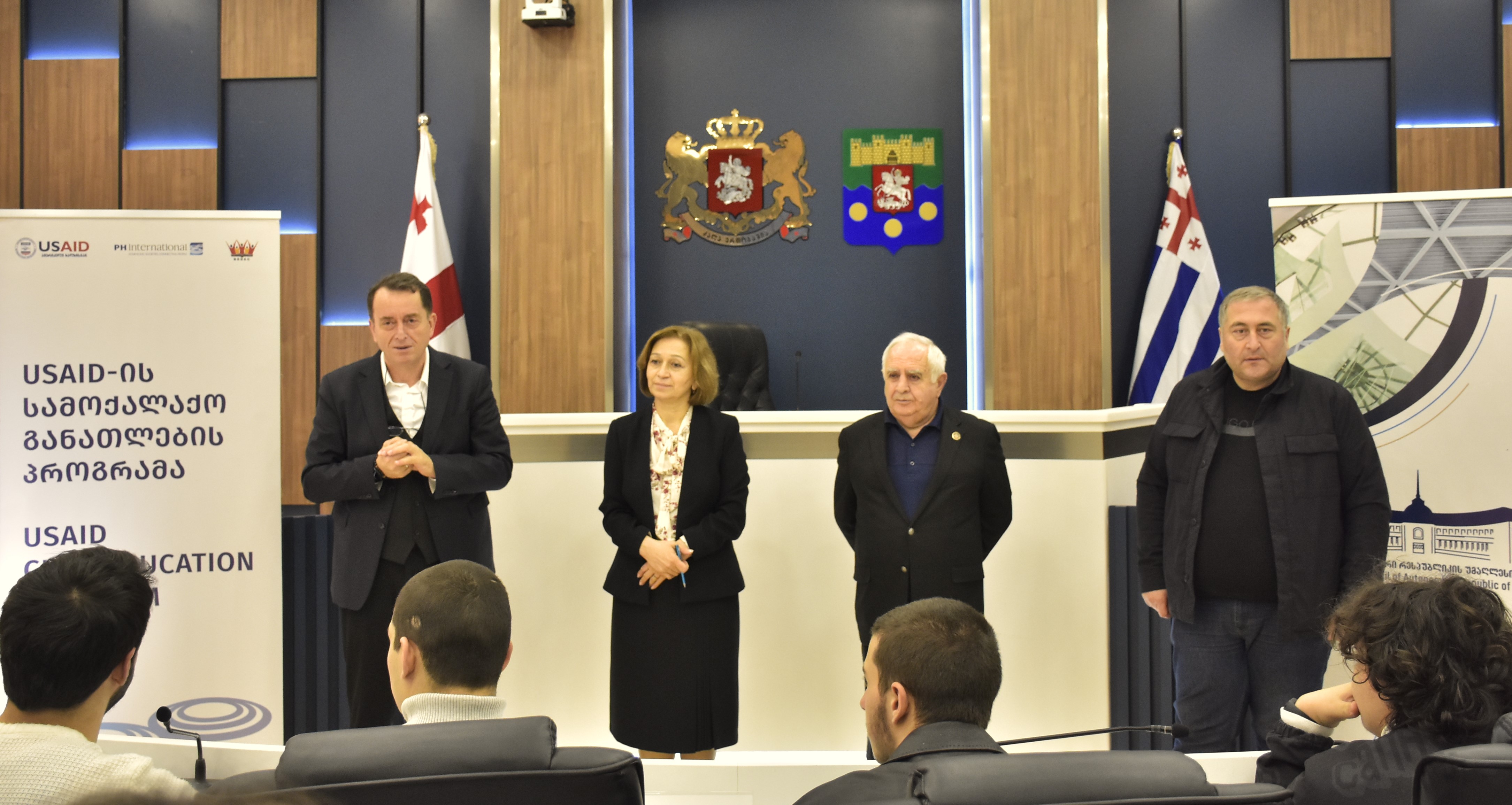 &nbsp; ილია ვერძაძე USAID-ის „სამოქალაქო განათლების პროგრამის“ პარტნიორი სკოლების მოსწავლეებს შეხვდა&nbsp;&nbsp;