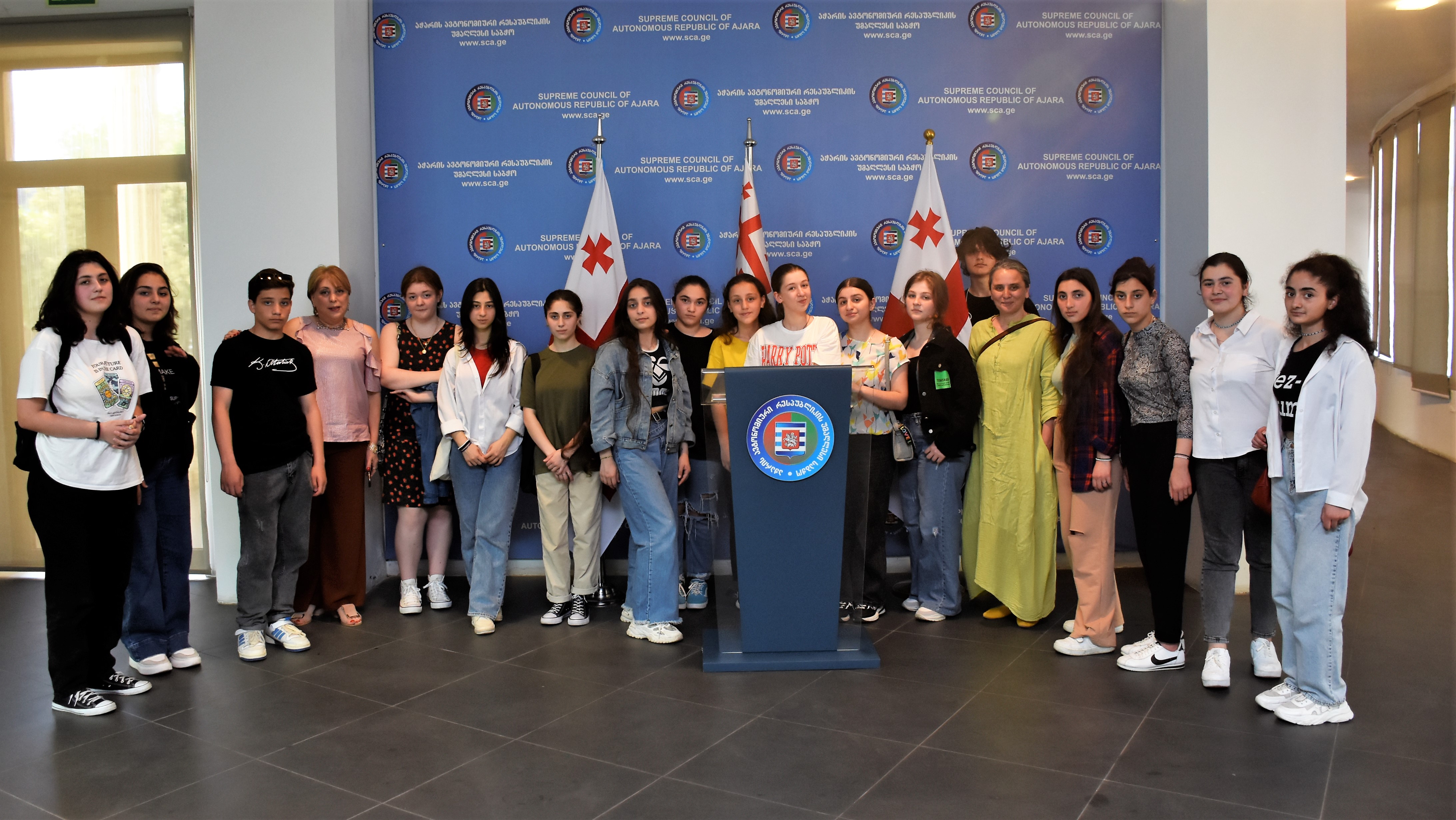 უმაღლეს საბჭოს ბათუმის მე-18 საჯარო სკოლის სამოქალაქო განათლების კლუბის - „მომავლის თაობის“ წევრები სტუმრობდნენ