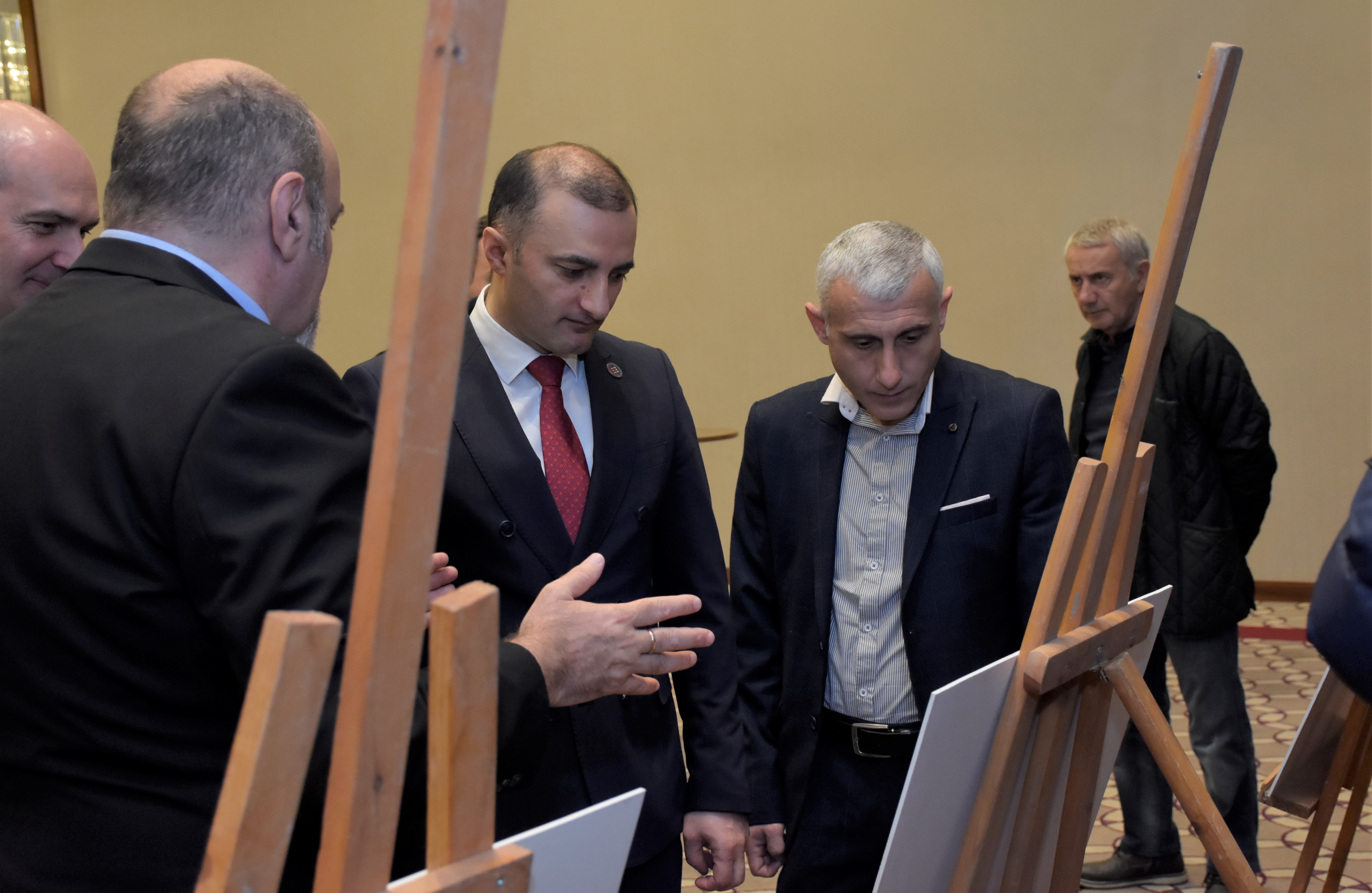 ბათუმში, საქართველოს პარლამენტთან არსებული ჰერალდიკის სახელმწიფო საბჭოს სემინარი - „ავტონომიური რესპუბლიკების სიმბოლოები“ გაიმართა