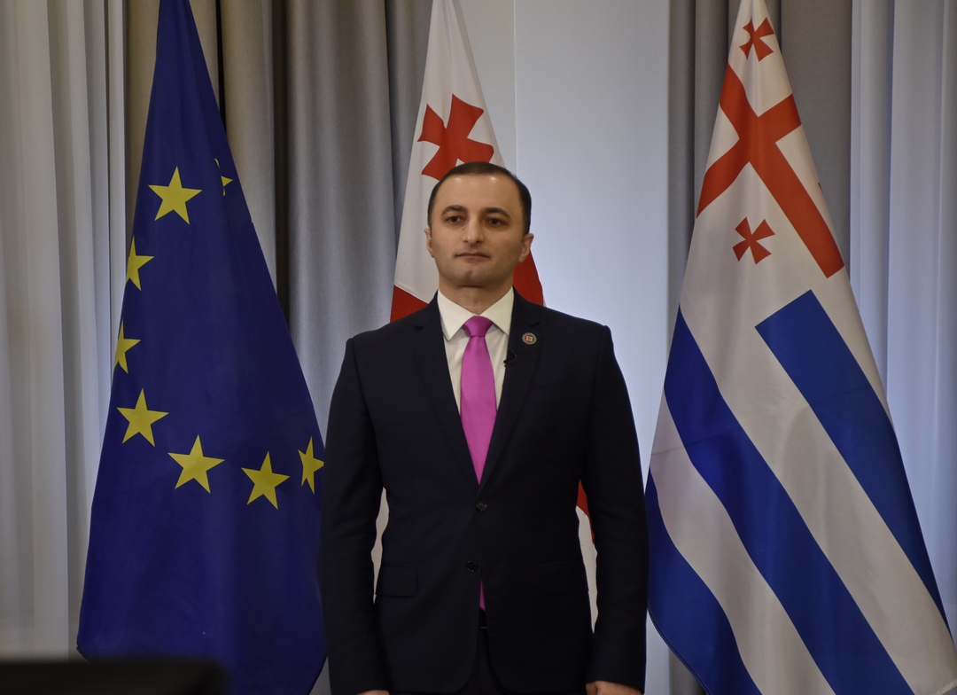 გილოცავთ ახალ 2022 წელს!