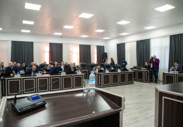 უმაღლეს საბჭოში რიგგარეშე პლენარული სხდომა დაიწყო