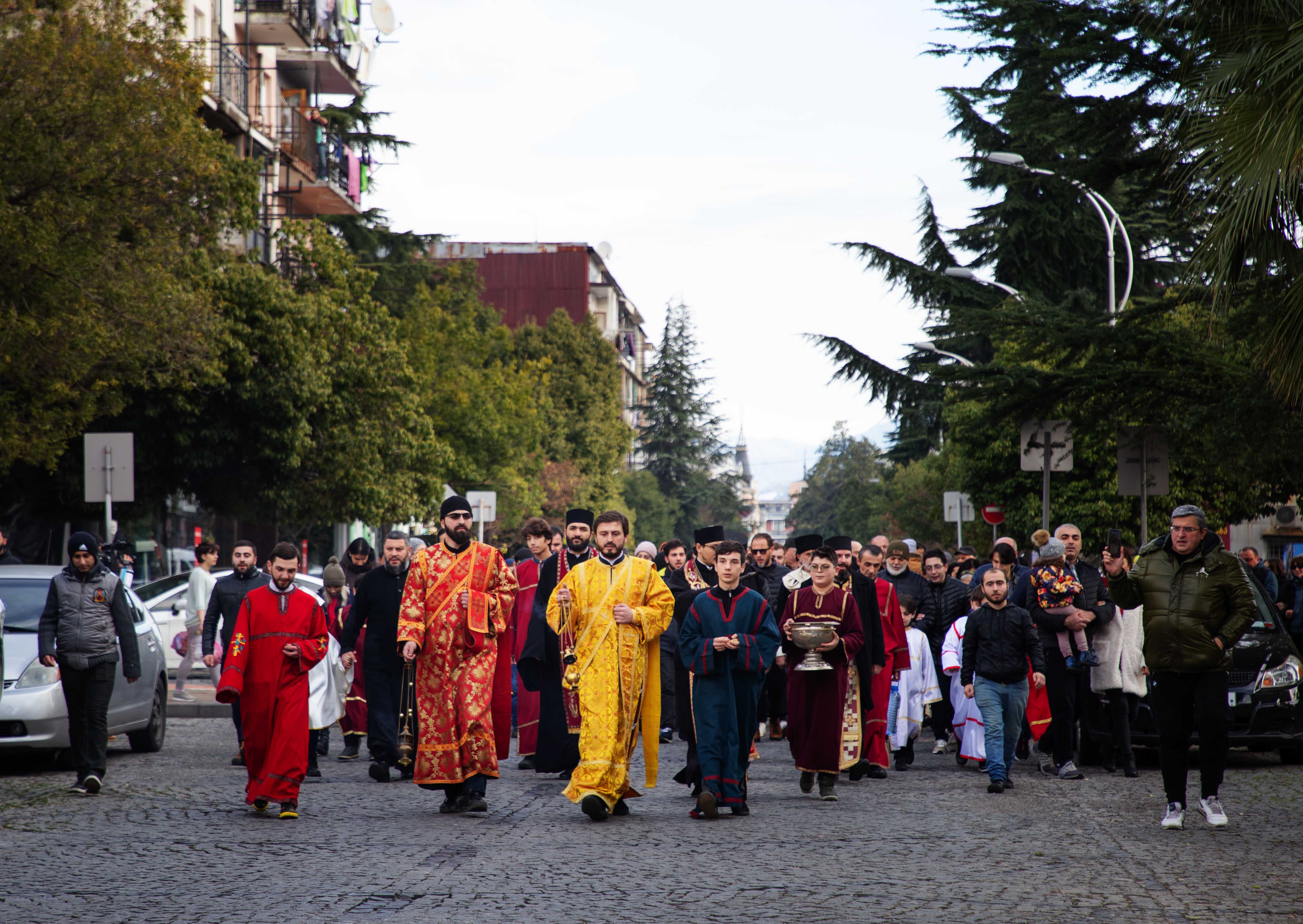 შობის დღესასწაული ბათუმში საზეიმო მსვლელობით გაგრძელდა