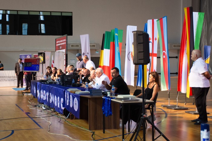 ბათუმმა ქართულ ჭიდაობაში მსოფლიოს პირველ ღია აბსოლიტურ ფალავნობას უმასპინძლა 