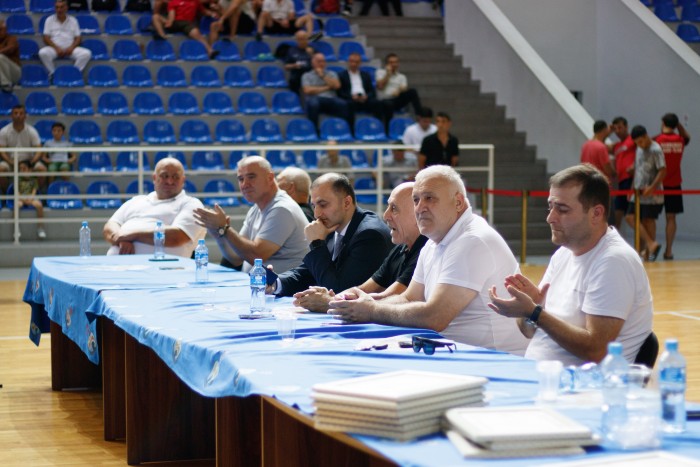 ბათუმმა ქართულ ჭიდაობაში მსოფლიოს პირველ ღია აბსოლიტურ ფალავნობას უმასპინძლა 