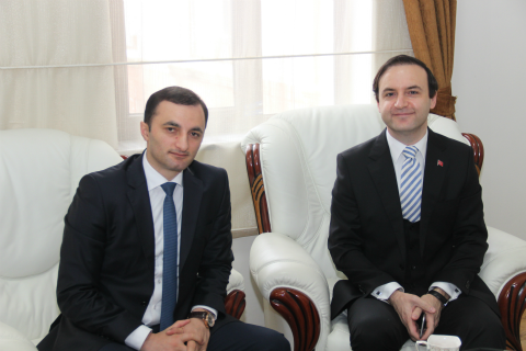 დავით გაბაიძე იასინ თემიზქანს შეხვდა