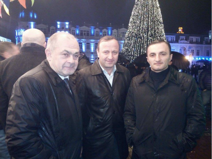 ბათუმის მთავარი ნაძვის ხე საზეიმოდ აინთო