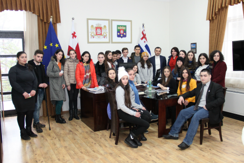 „იკითხეთ, რაც შეიძლება მეტი“